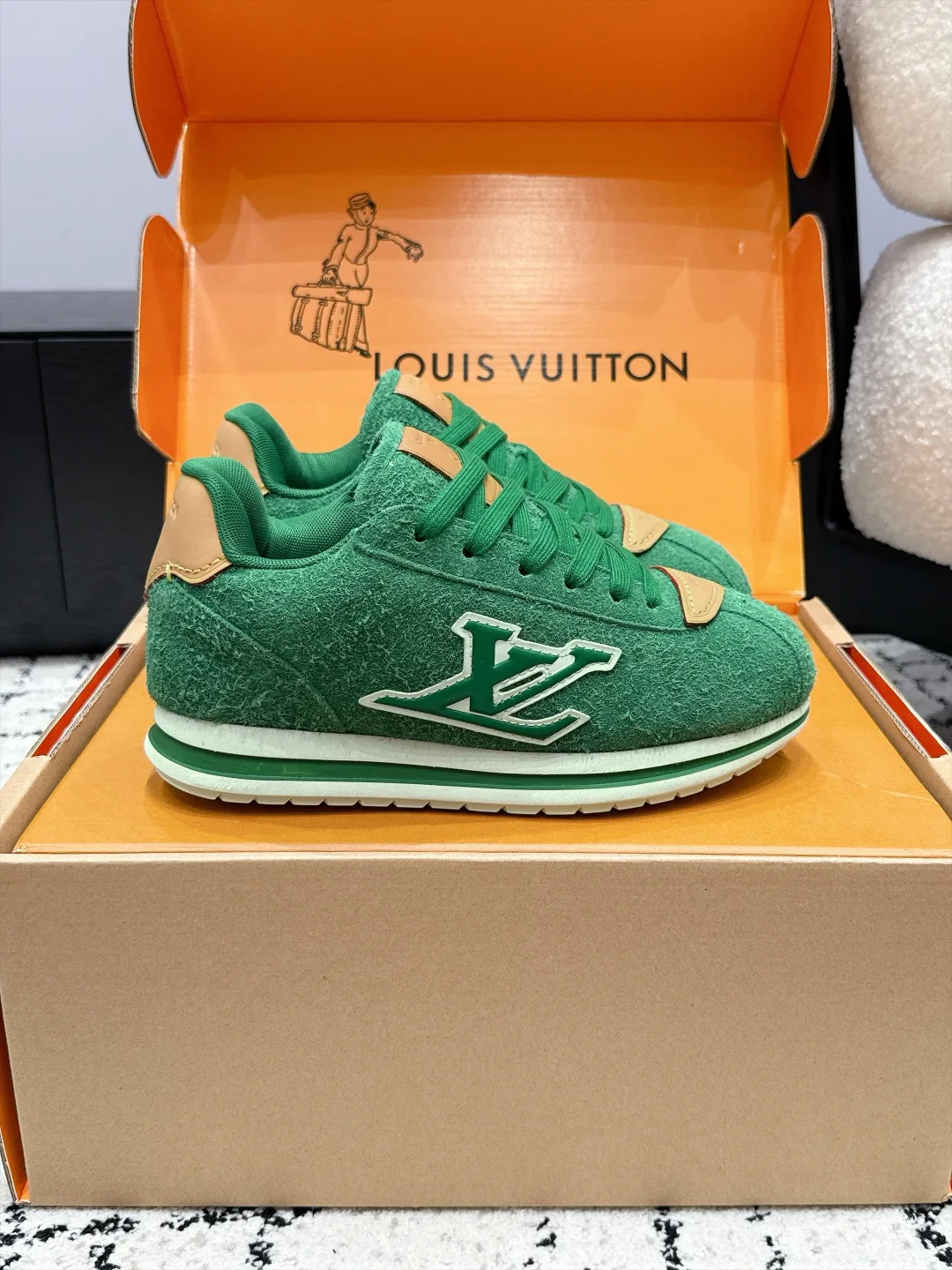 Women's Sneakers LOUIS VUITTON 18406461