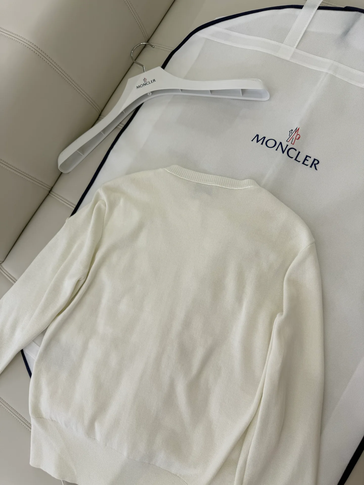 Women's Jackets And Down Jackets MONCLER 17122201