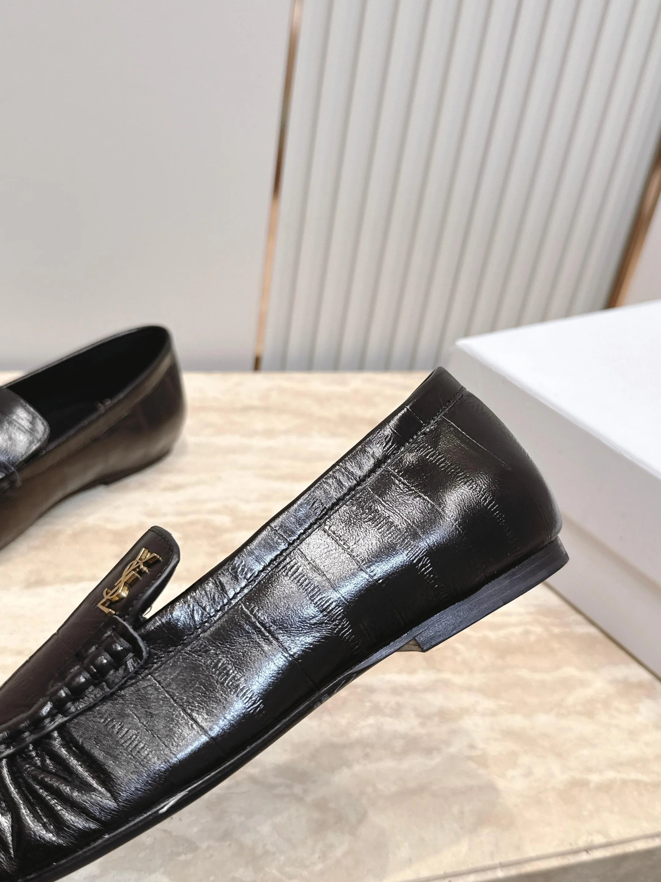 Women's Loafers And Moccasins SAINT LAURENT 17701327