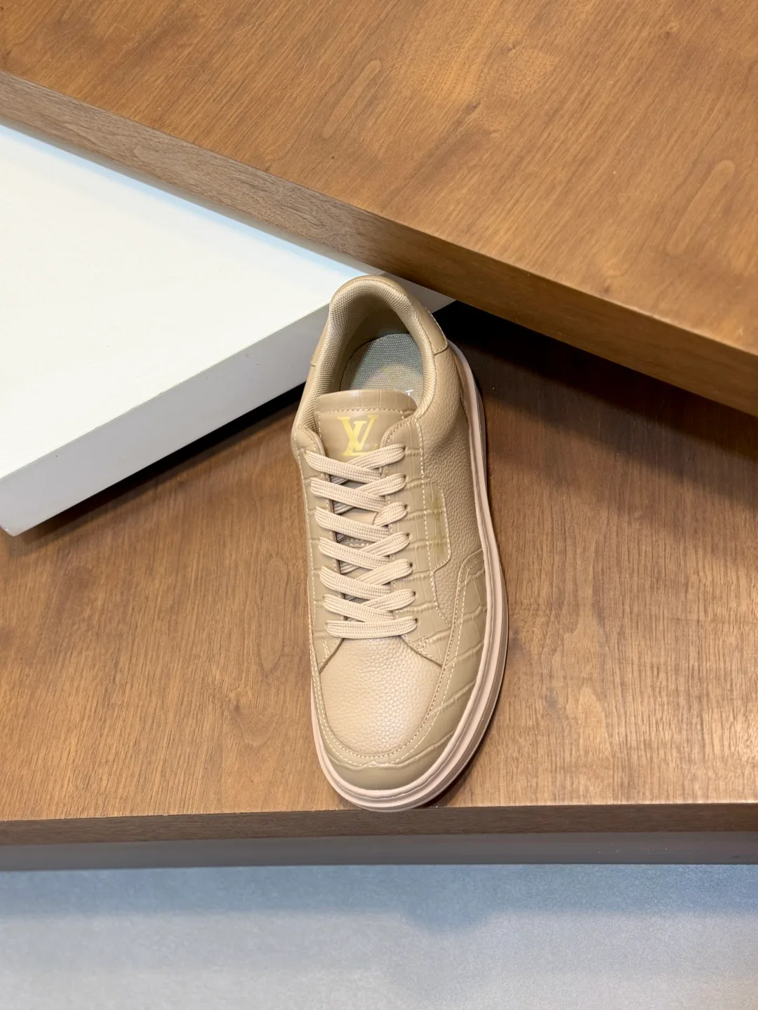 Men's Sneakers LOUIS VUITTON 18265105