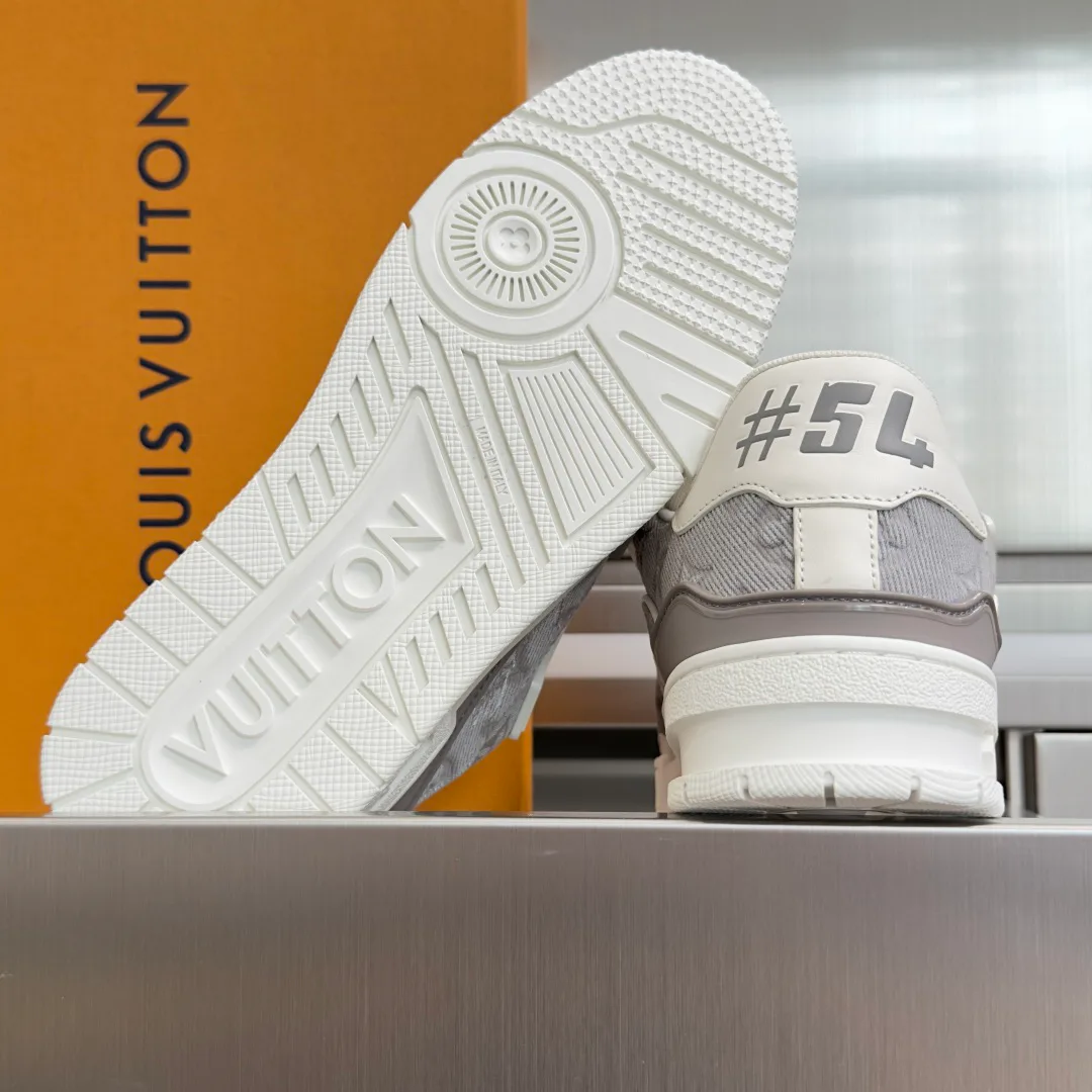 Women's Sneakers LOUIS VUITTON 17483689