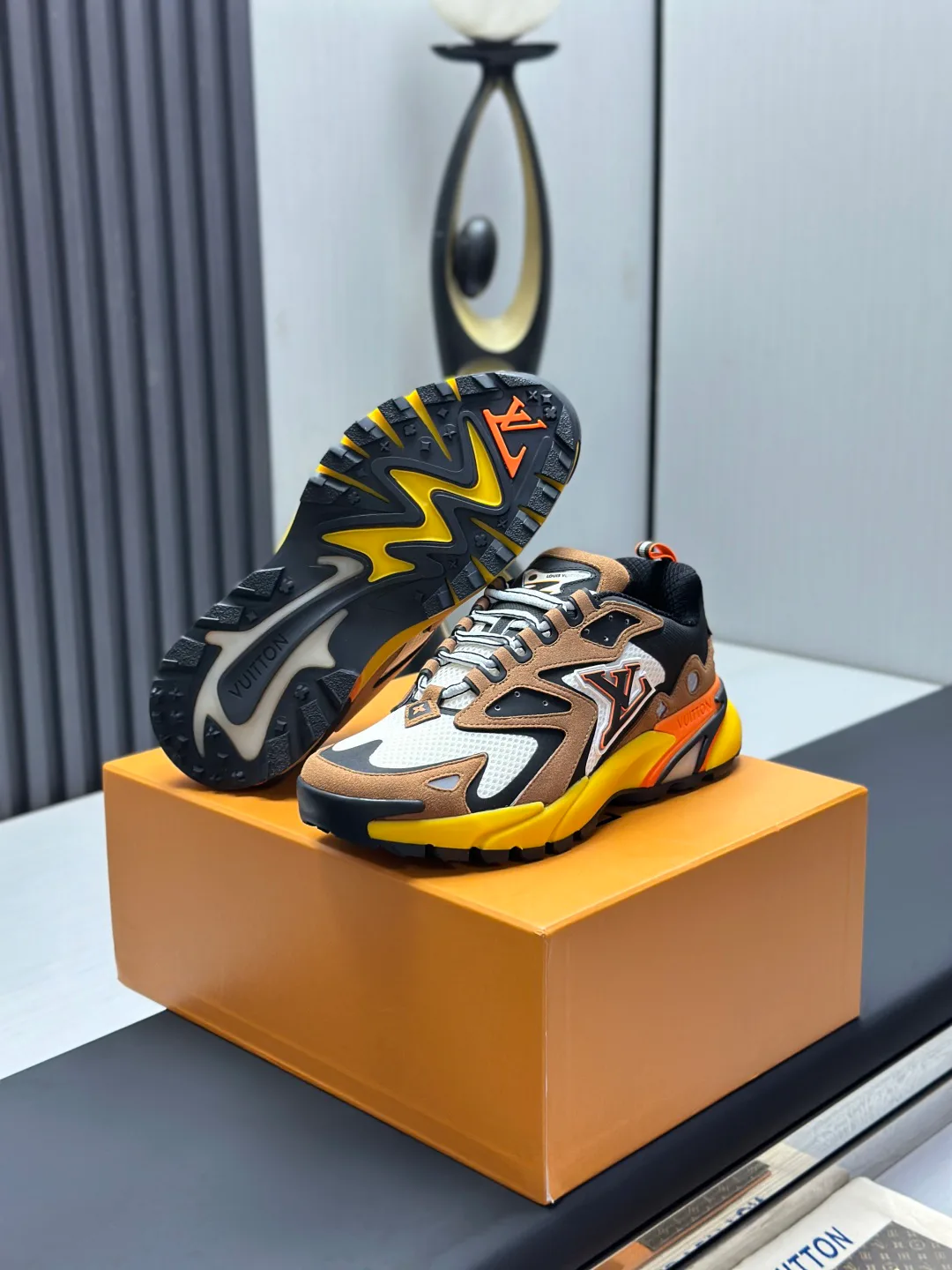 Women's Sneakers LOUIS VUITTON 18211980
