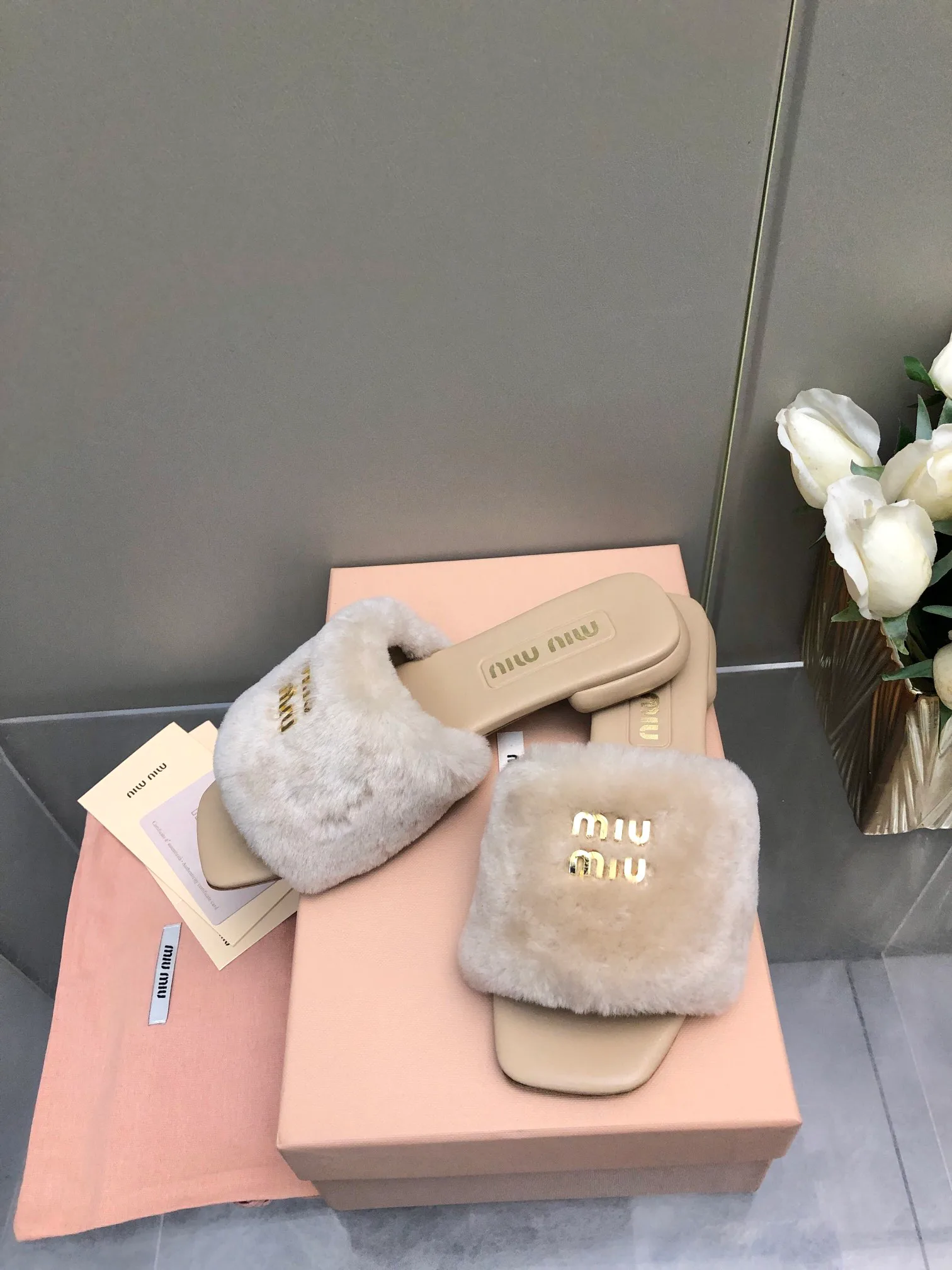 Women's Slippers MIU MIU 18005811