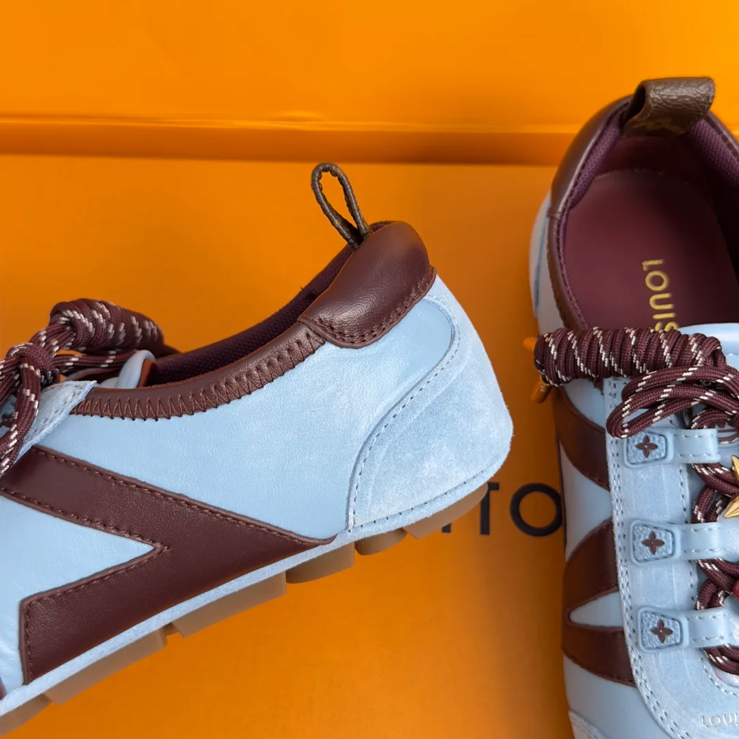 Women's Sneakers LOUIS VUITTON 17950638