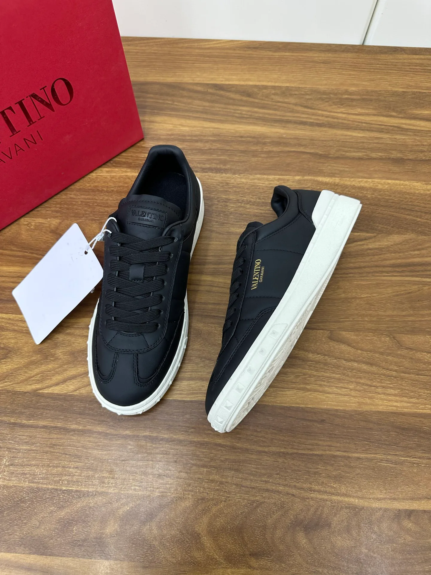 Men's Sneakers VALENTINO 18103435