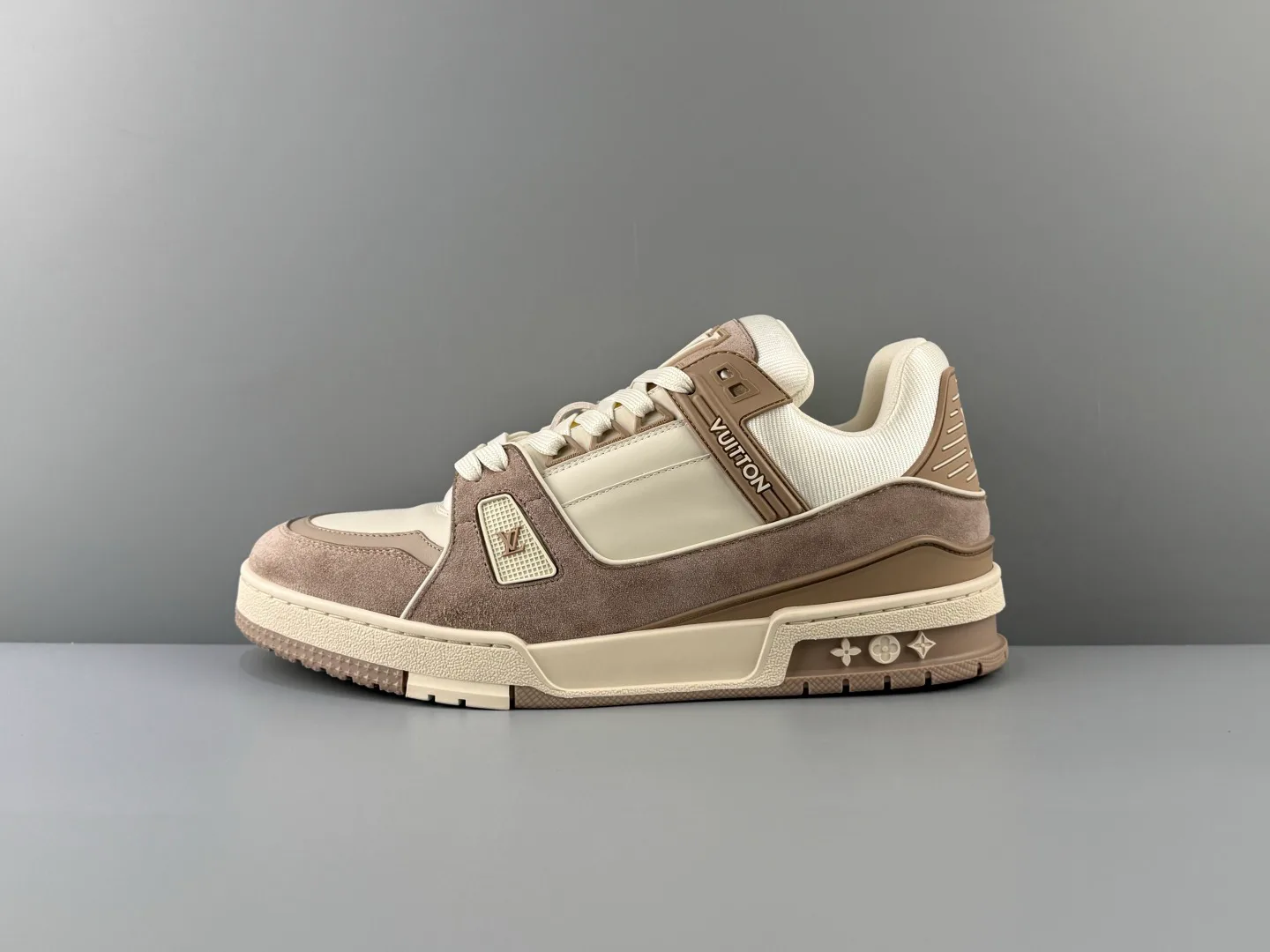 Women's Sneakers LOUIS VUITTON 17918699