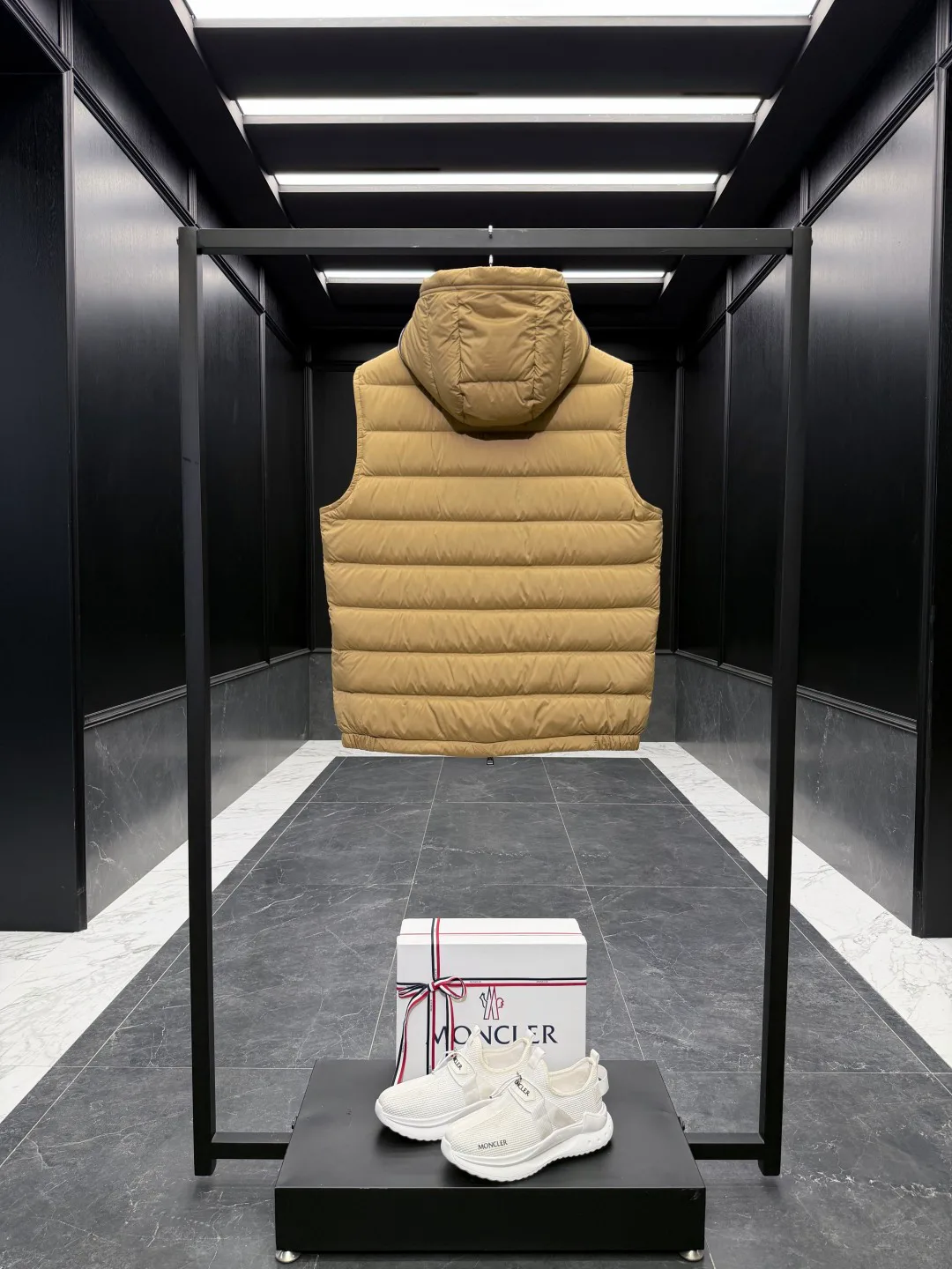Men's Vests MONCLER 18416853