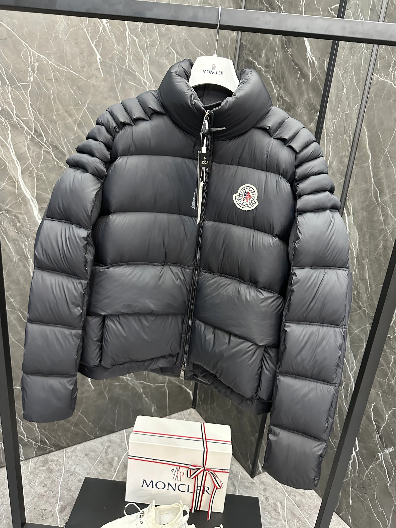 Women's Jackets And Down Jackets MONCLER 18130168