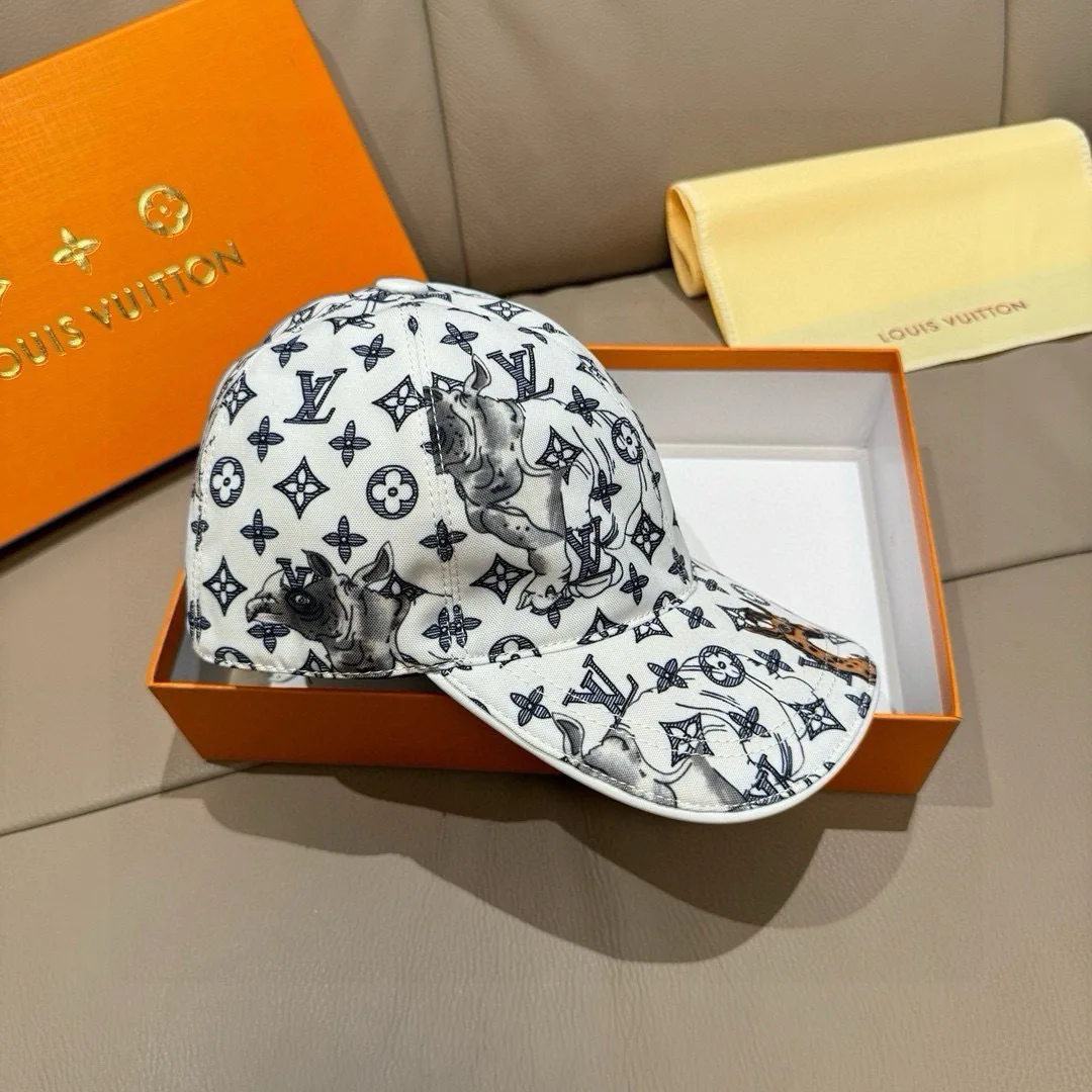 Hats LOUIS VUITTON 18347070