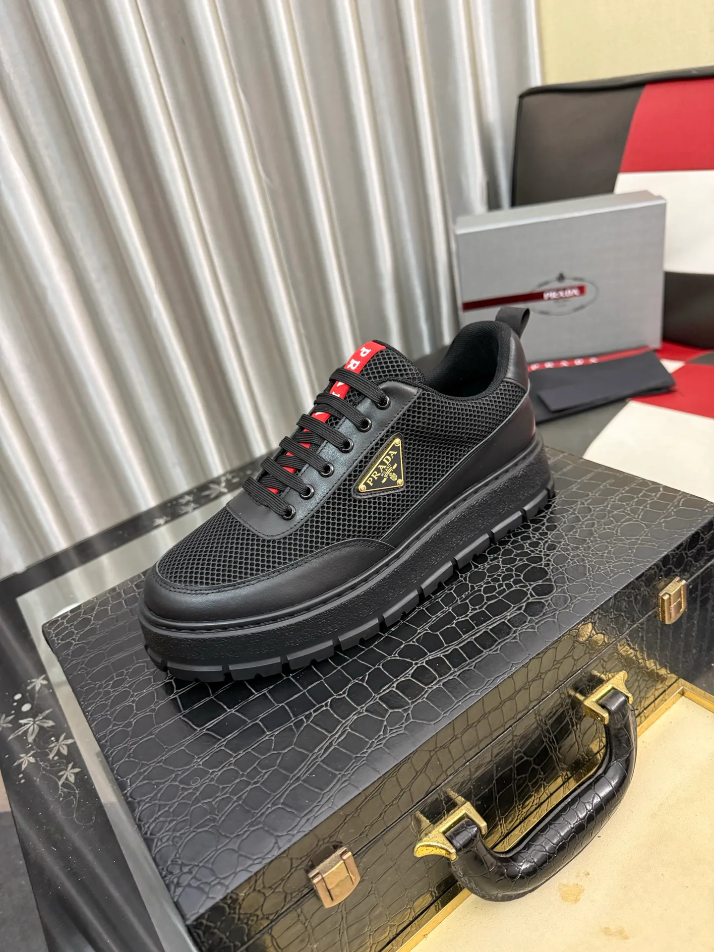 Men's Sneakers PRADA 18417412