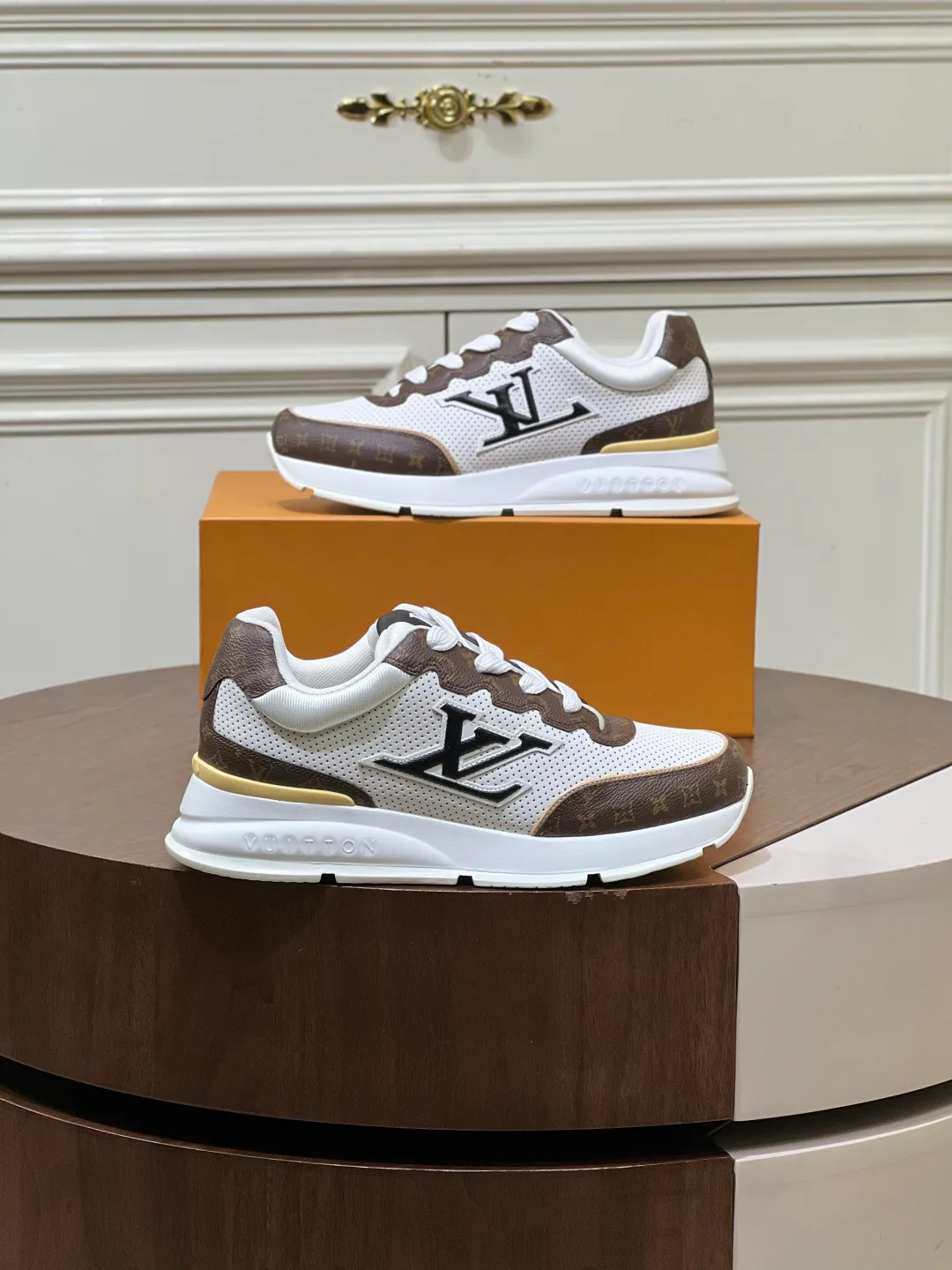 Women's Sneakers LOUIS VUITTON 17460370