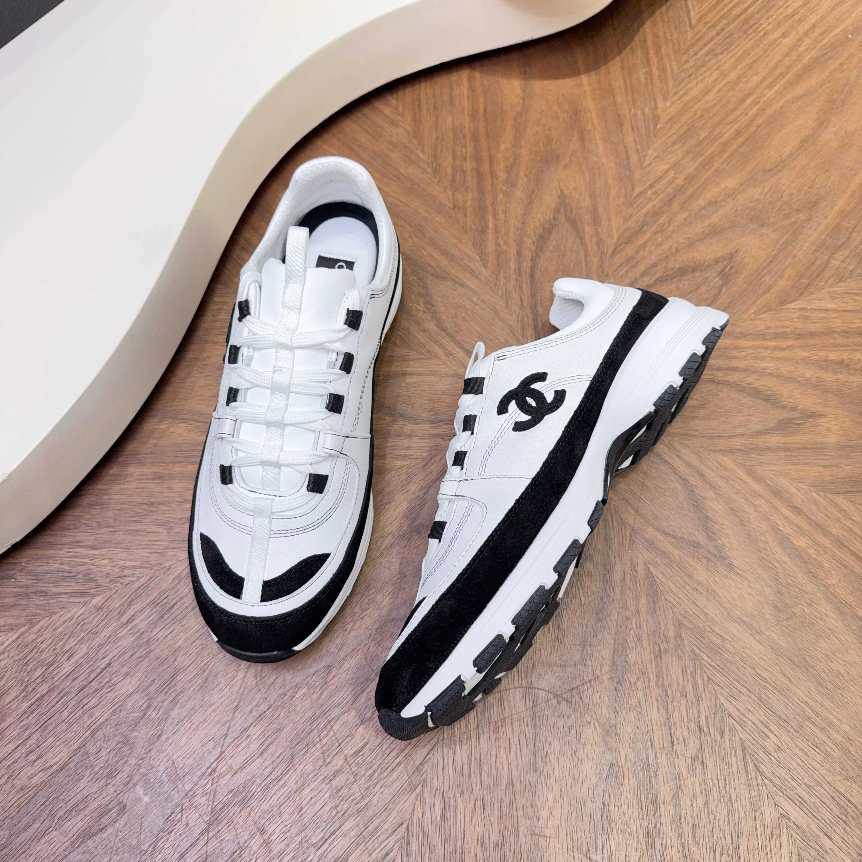 Women's Sneakers CHANEL 17918713