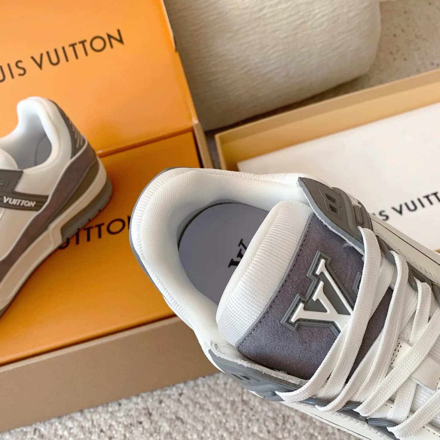 Women's Sneakers LOUIS VUITTON 18258360