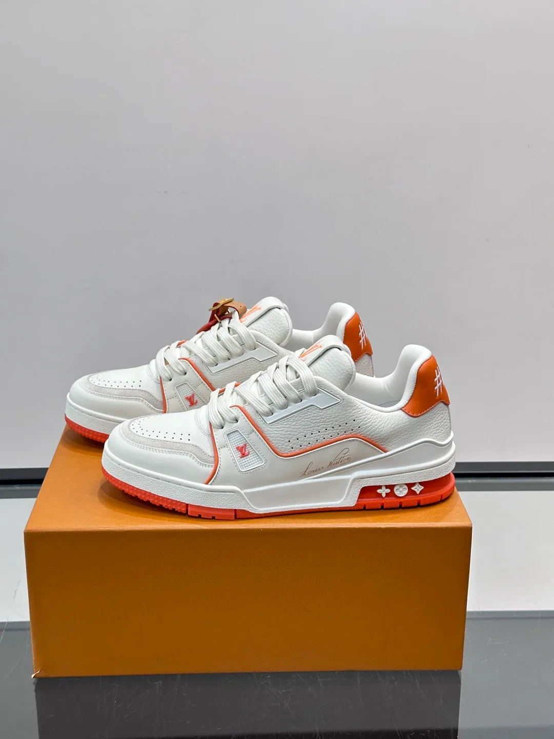 Men's Sneakers LOUIS VUITTON 17806087