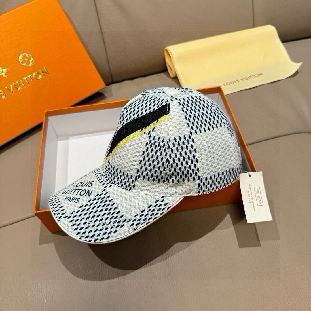 Hats LOUIS VUITTON 17604820