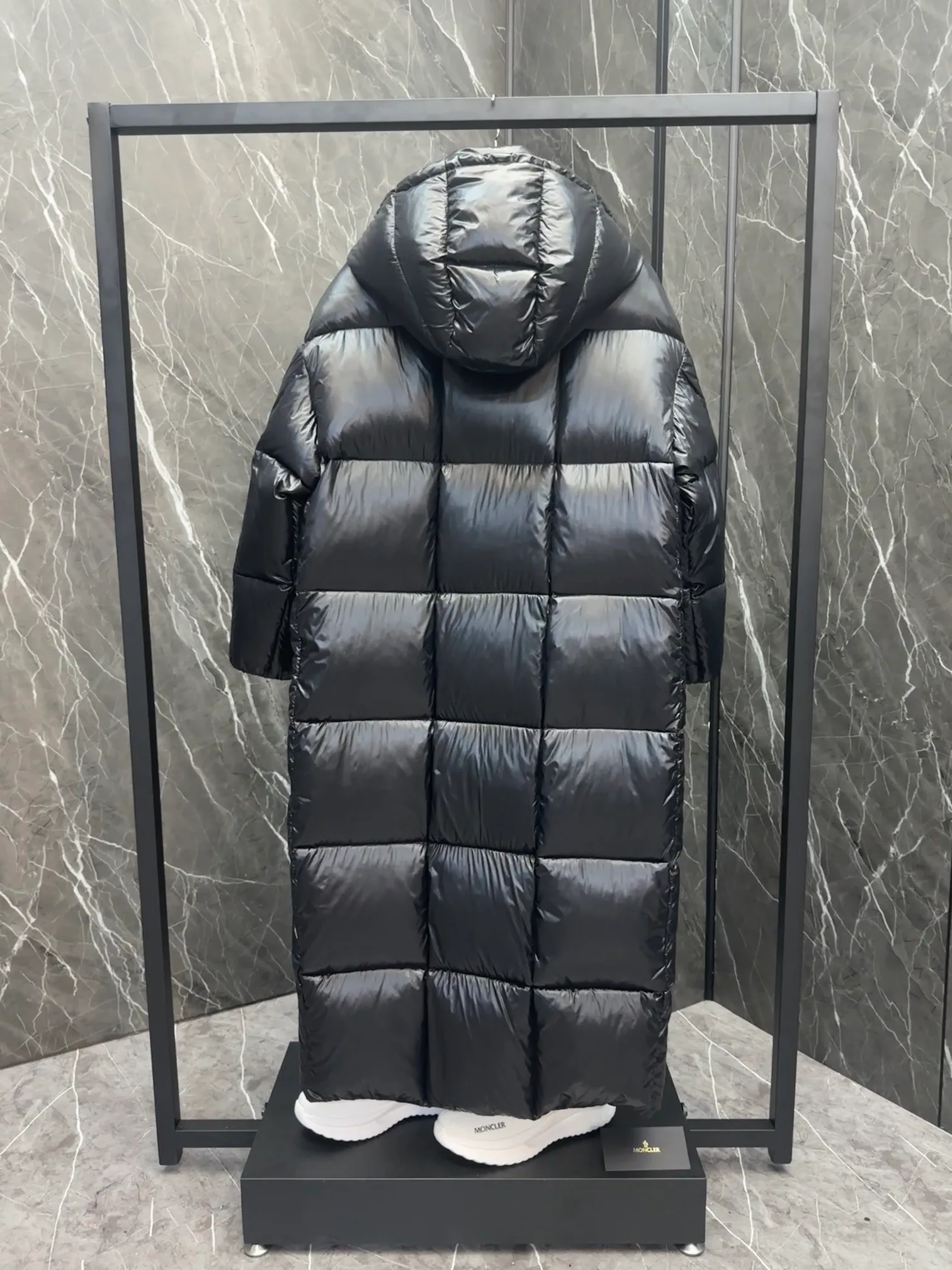 Women's Jackets And Down Jackets MONCLER 18443643