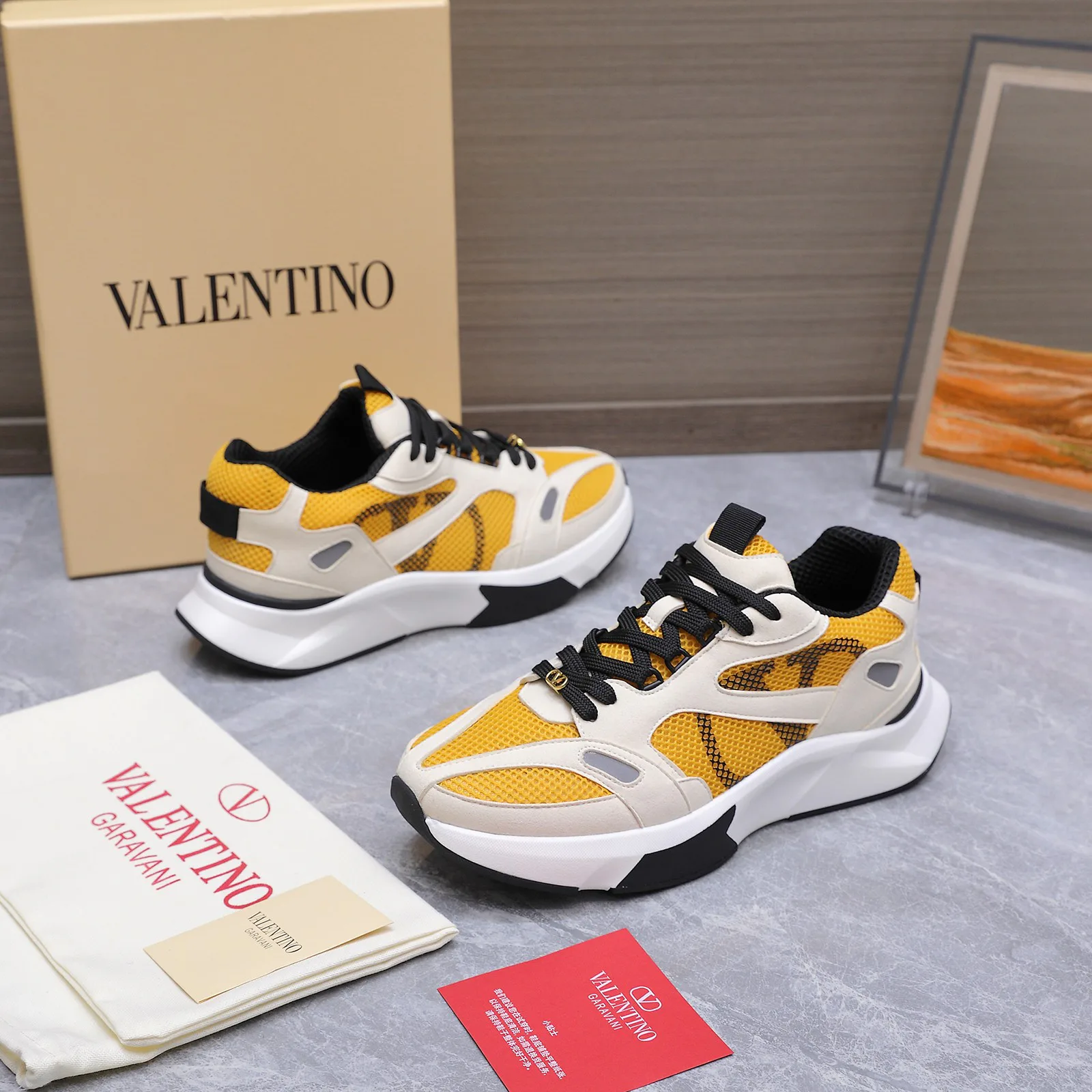 Men's Sneakers VALENTINO 17604594