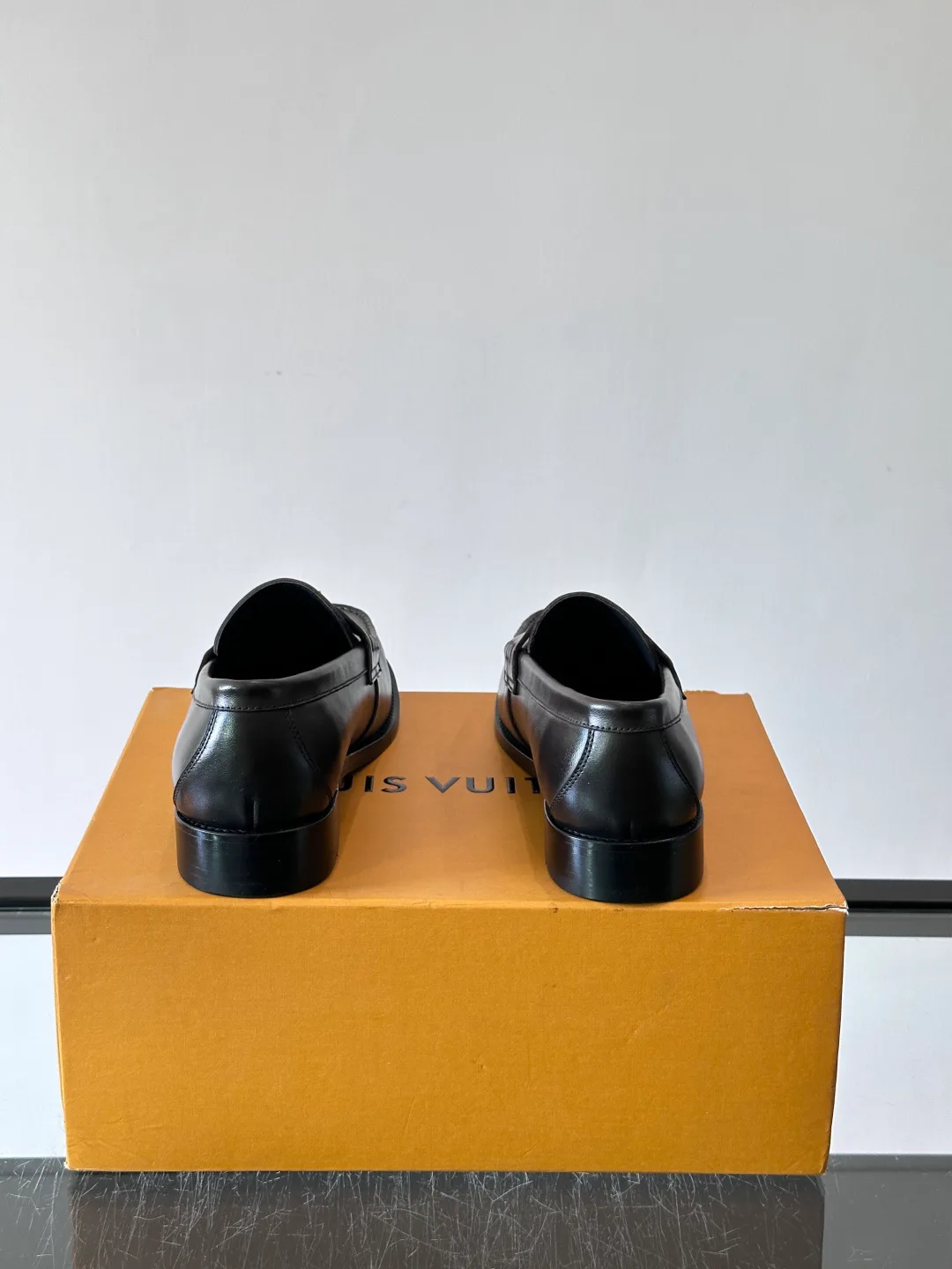 Men's Loafers And Dress Shoes LOUIS VUITTON 18169696