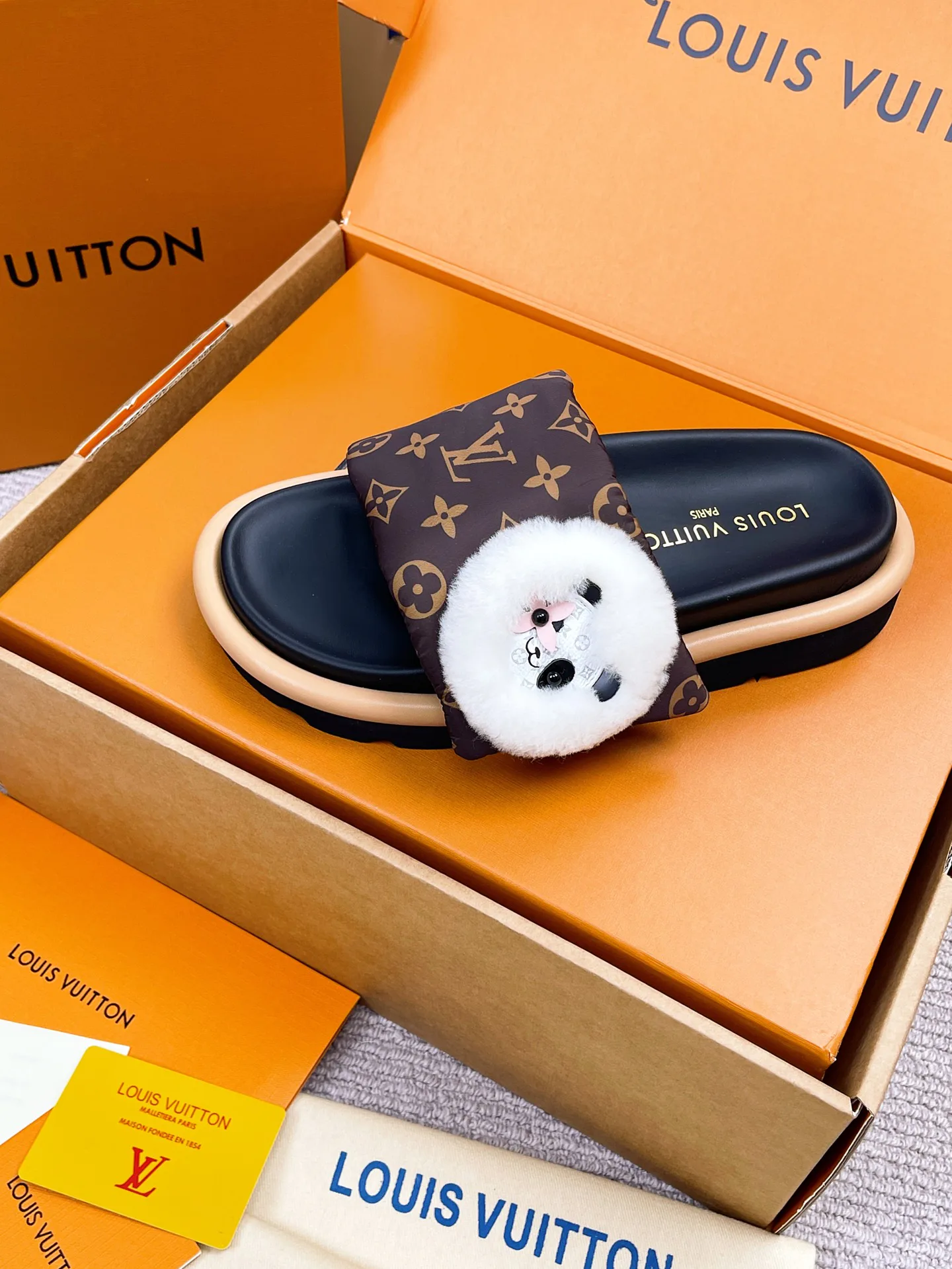 Women's Flip-Flops LOUIS VUITTON 18142868