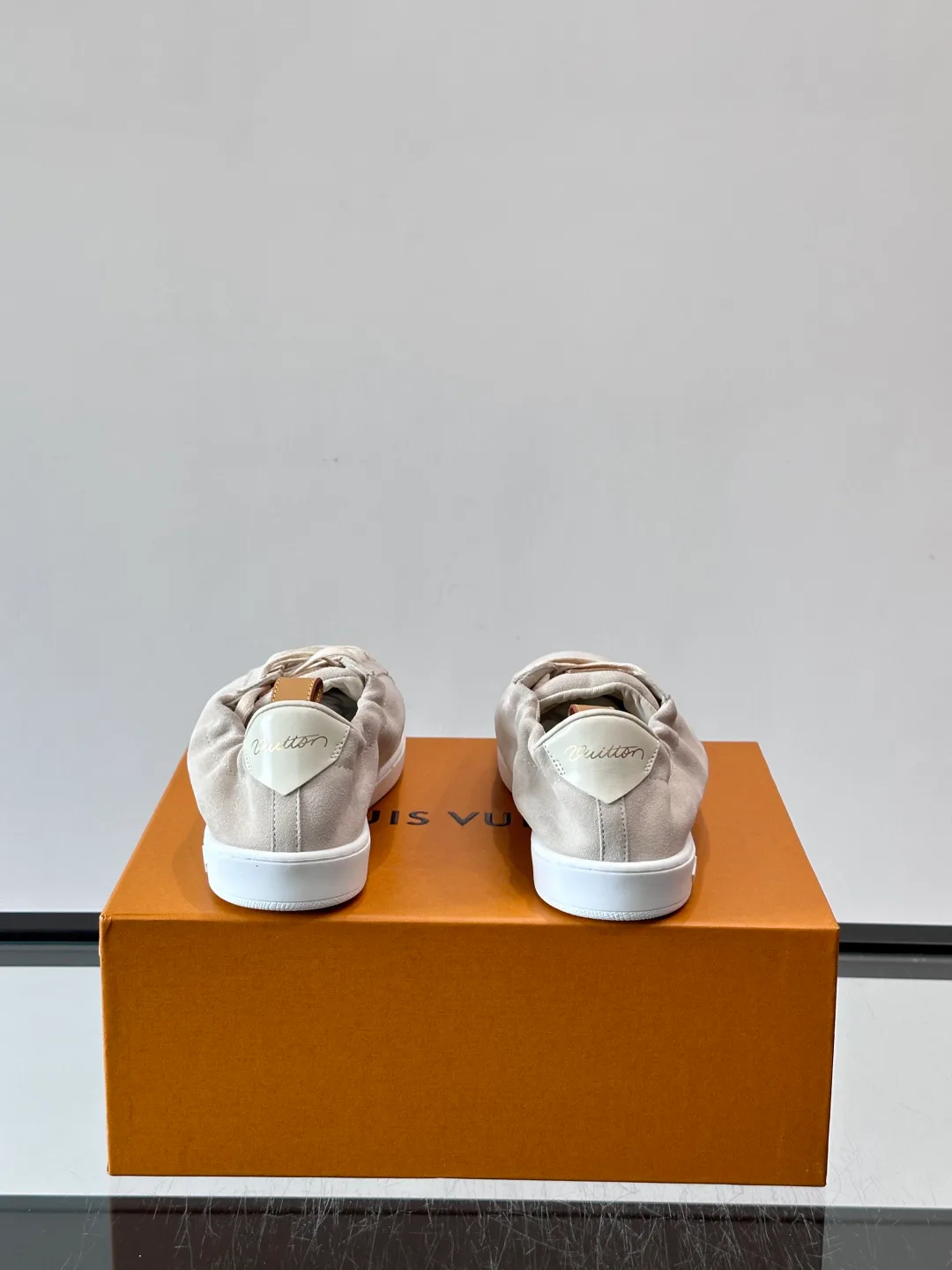 Men's Sneakers LOUIS VUITTON 18263695