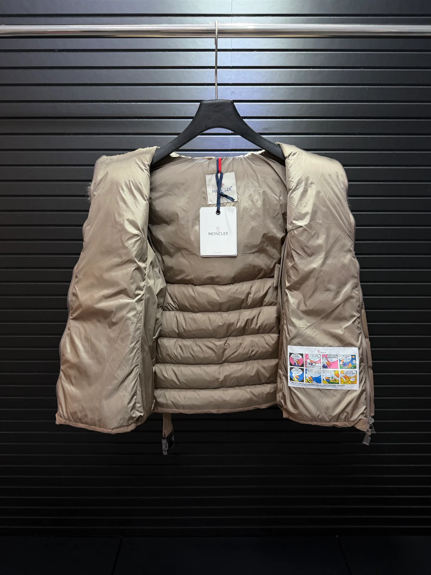 Women's Jackets And Down Jackets MONCLER 17829899