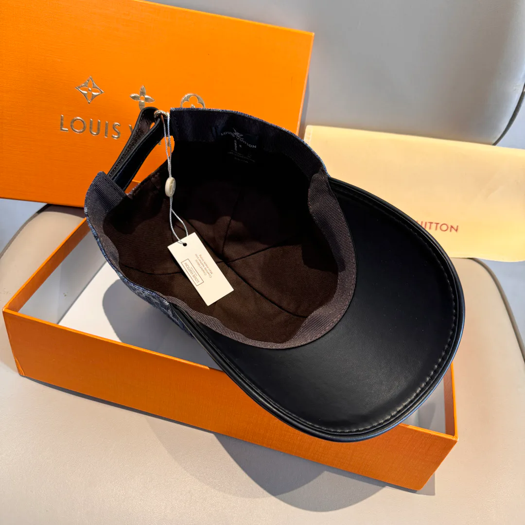 Hats LOUIS VUITTON 18105296