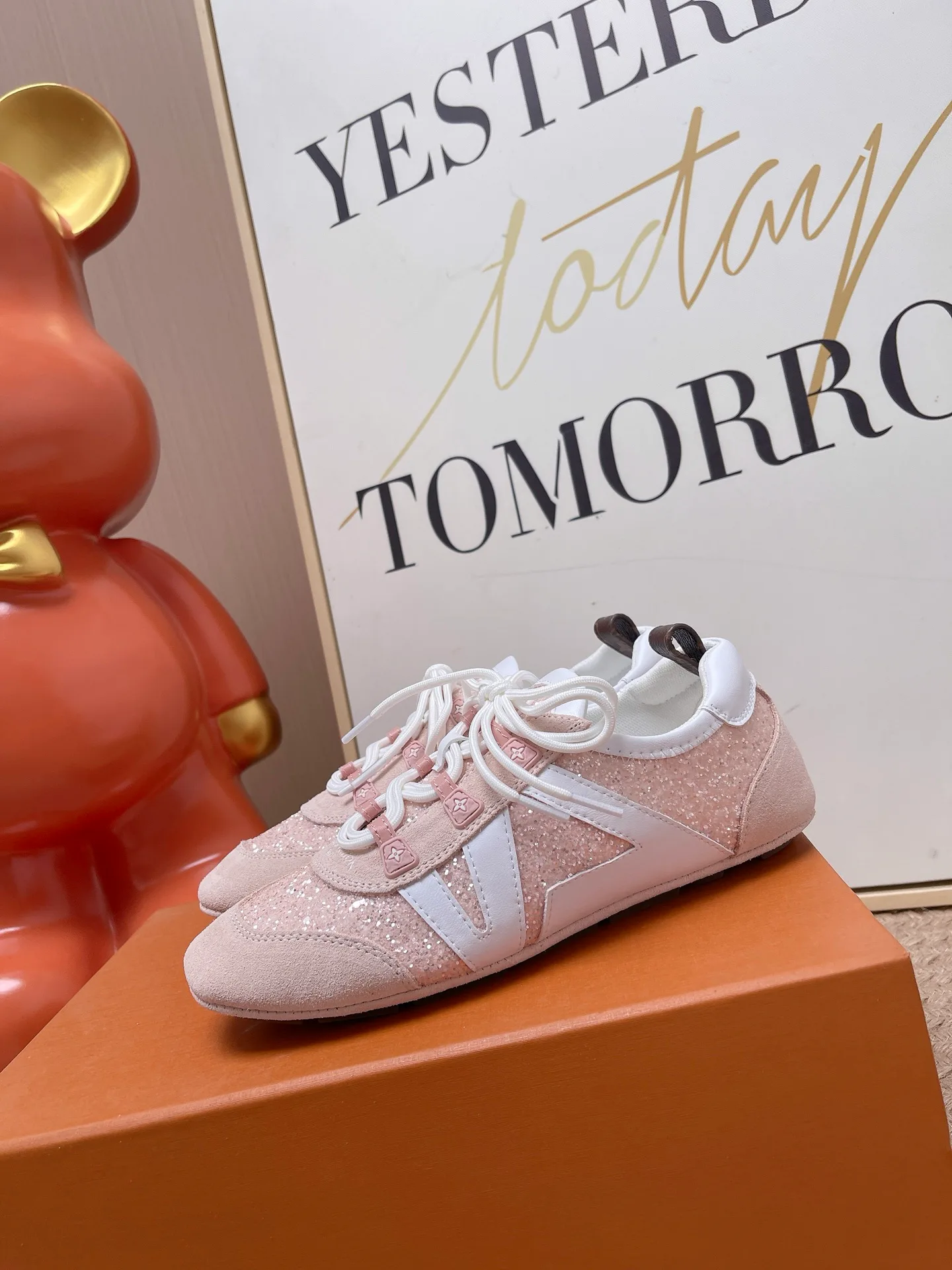 Women's Sneakers LOUIS VUITTON 17571639