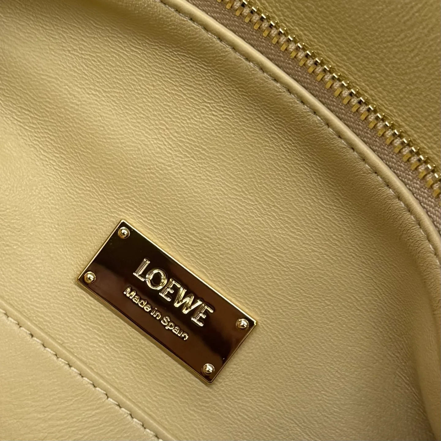 Women's Classic Handbags LOEWE 17270386