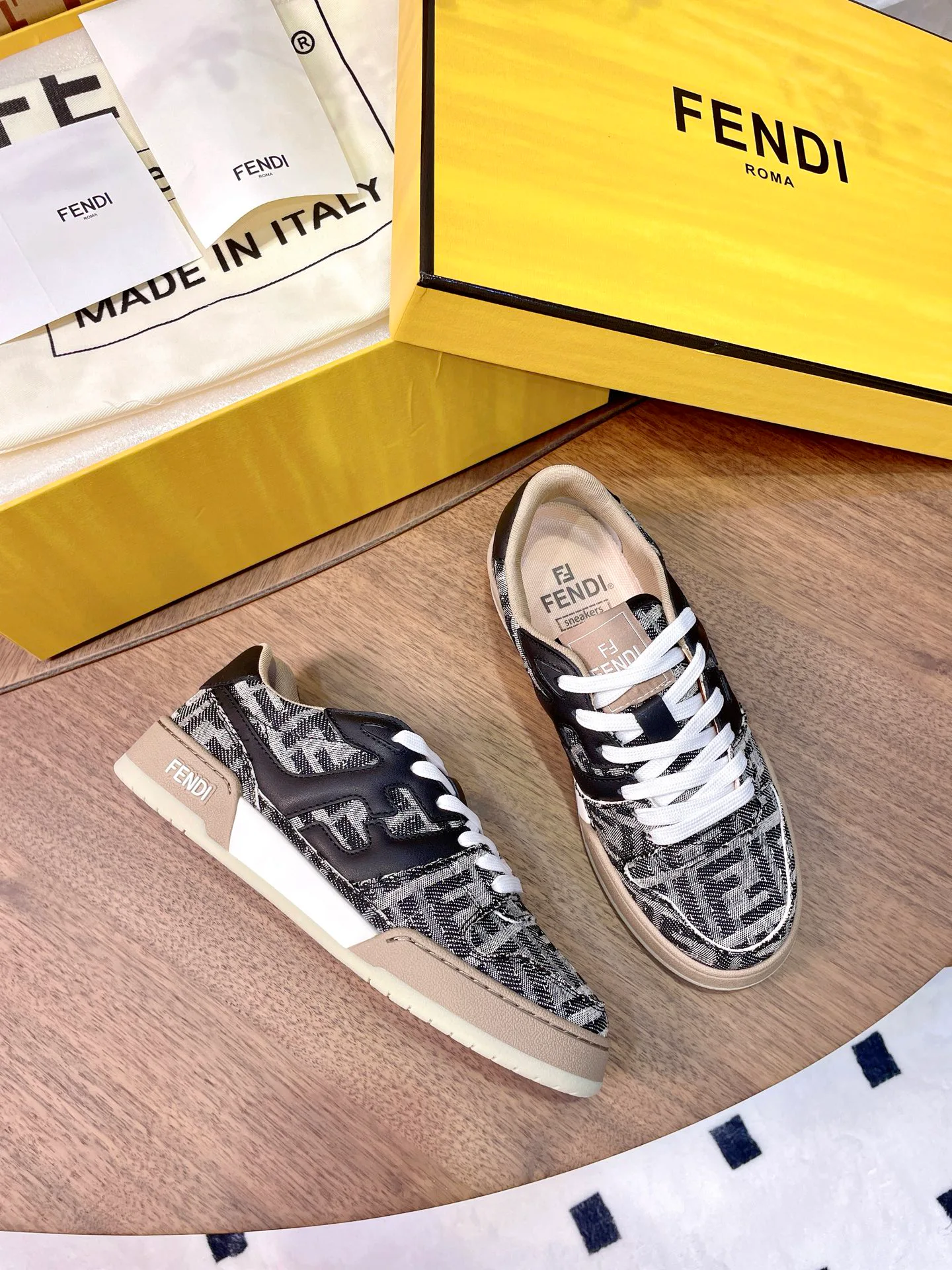 Women's Sneakers FENDI 17957355