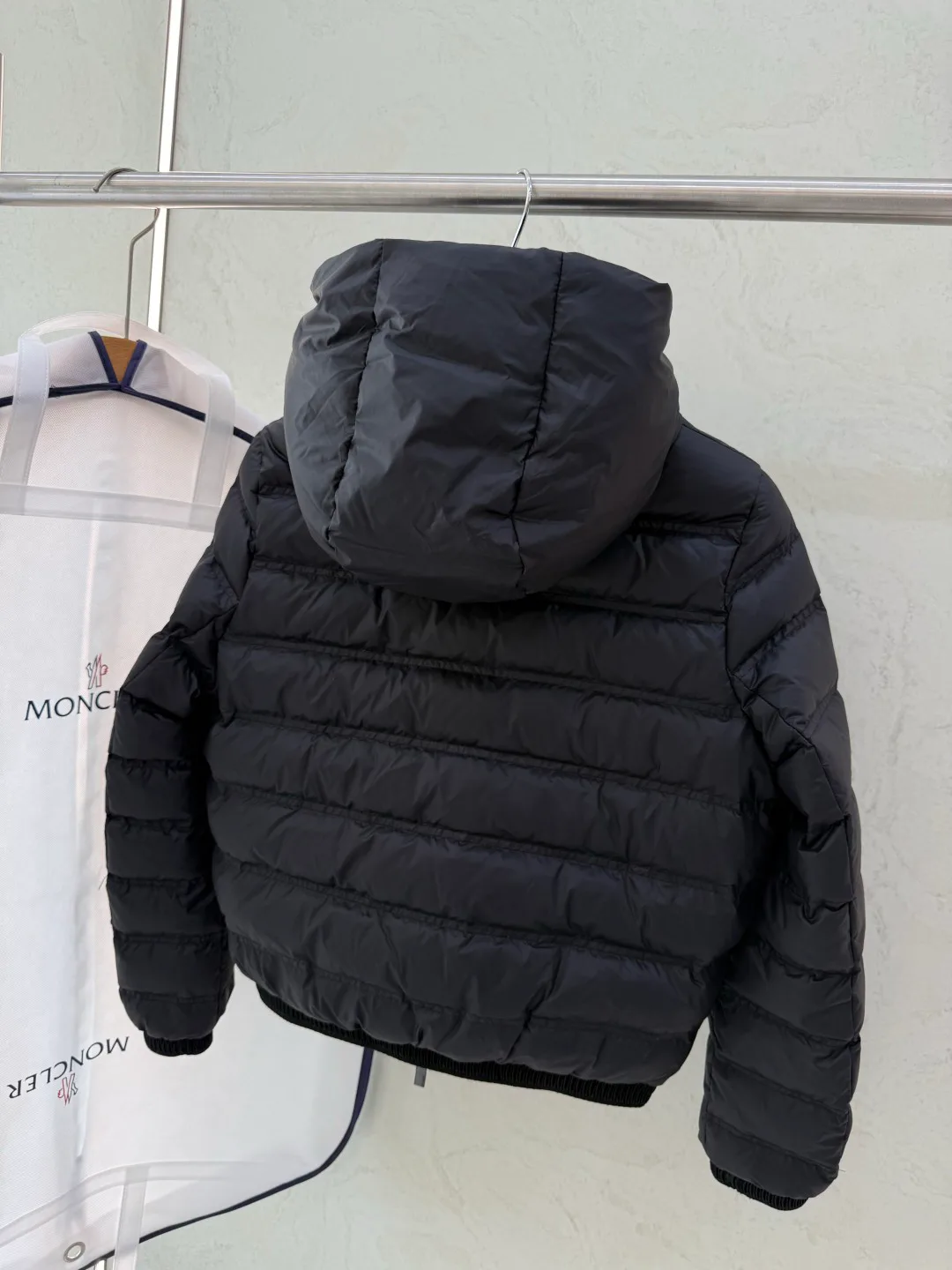 Women's Jackets And Down Jackets MONCLER 18052698