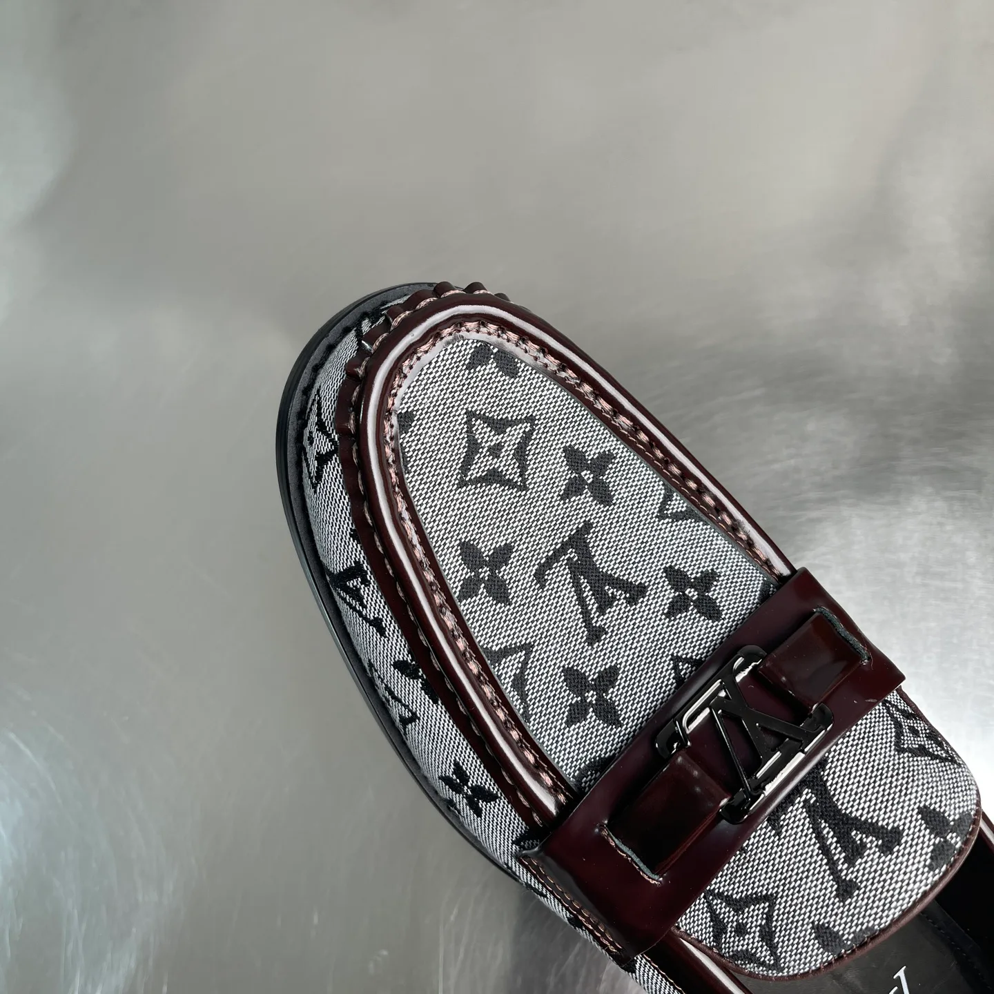Men's Loafers And Dress Shoes LOUIS VUITTON 18519404