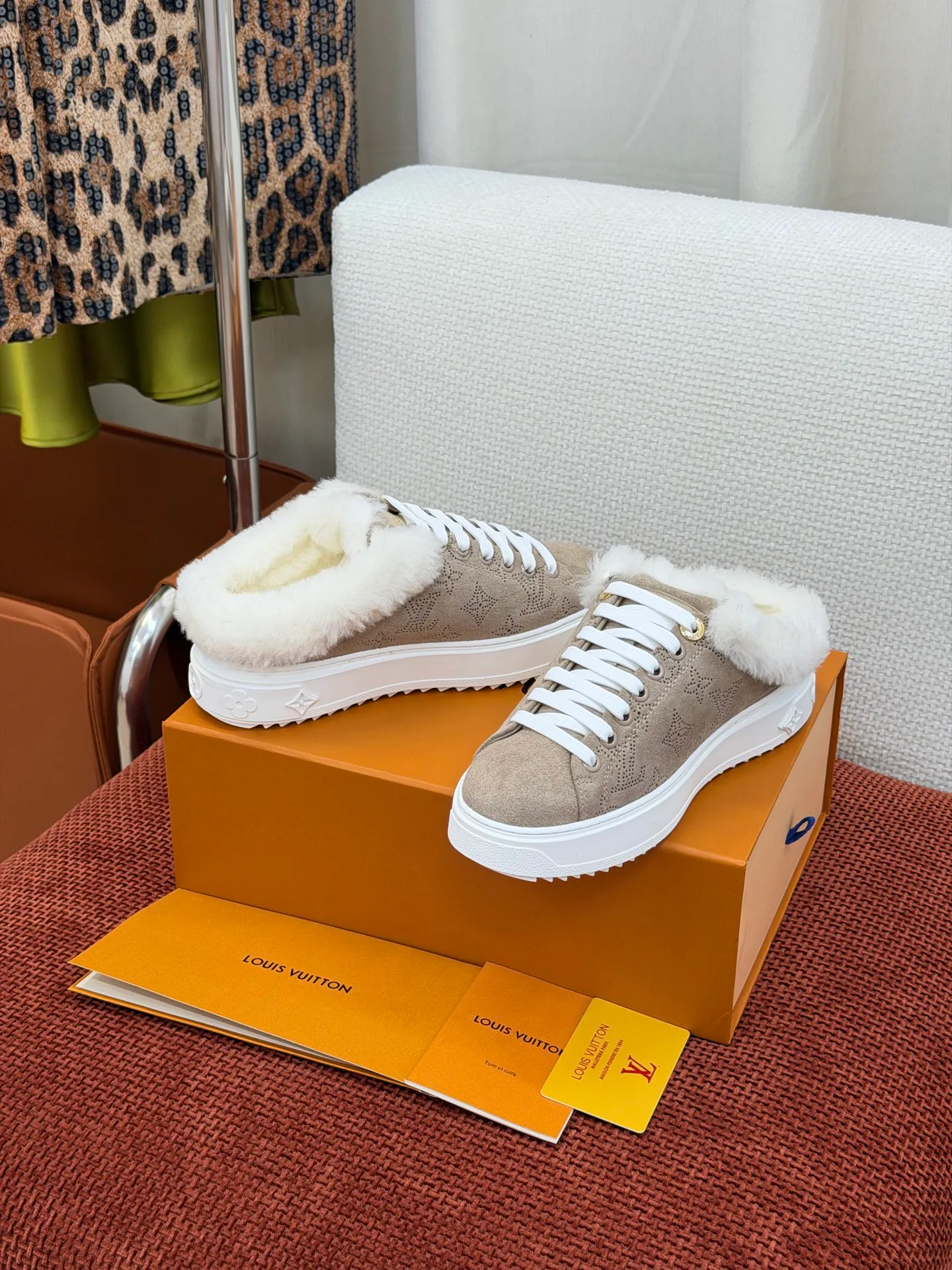 Women's Sneakers LOUIS VUITTON 19585452