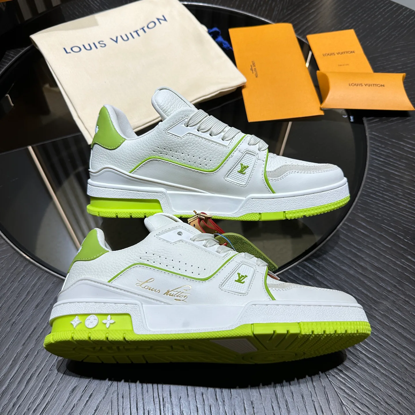 Men's Sneakers LOUIS VUITTON 18192472