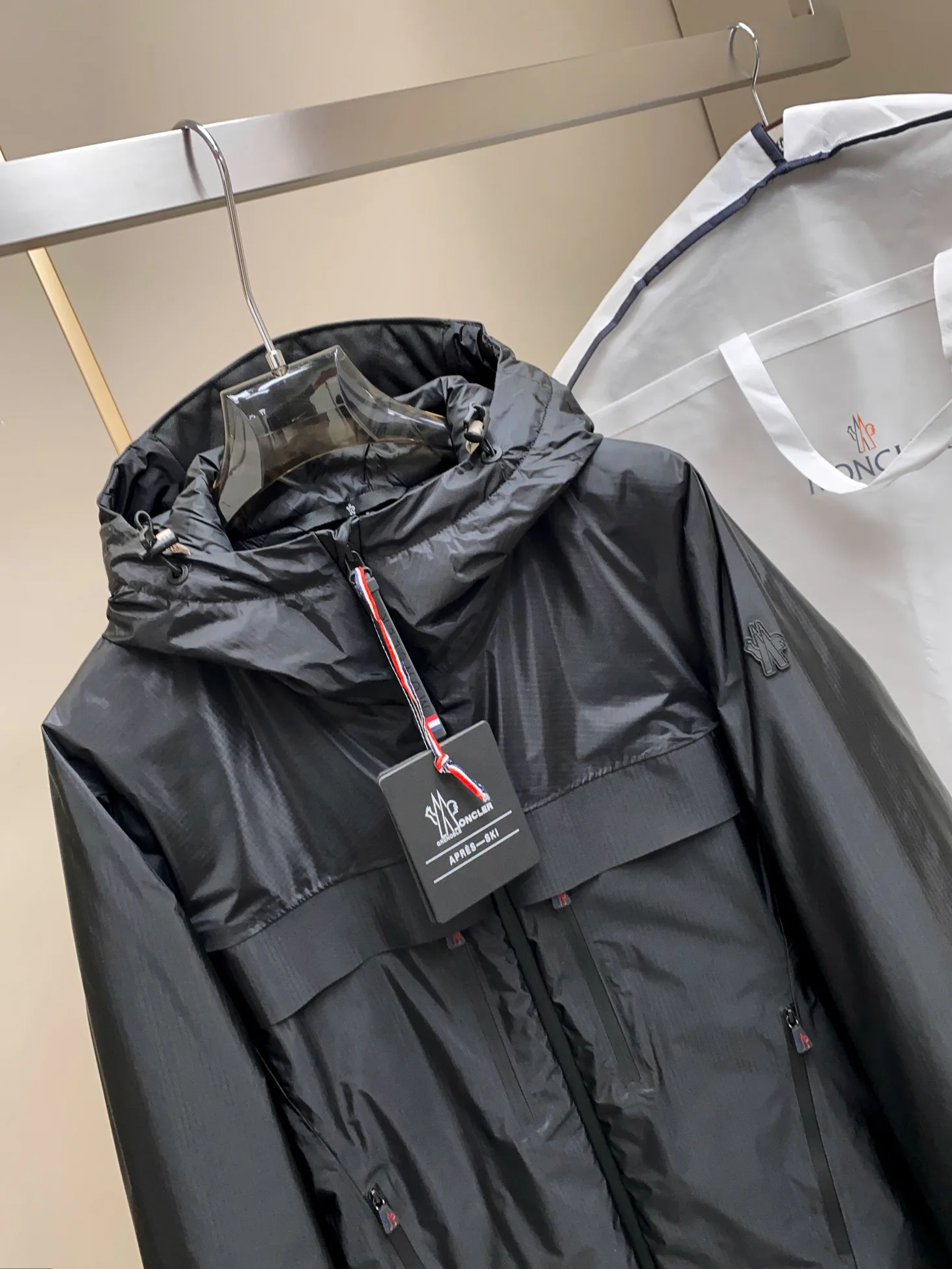 Куртки И Пуховики Мужские Moncler 18596747