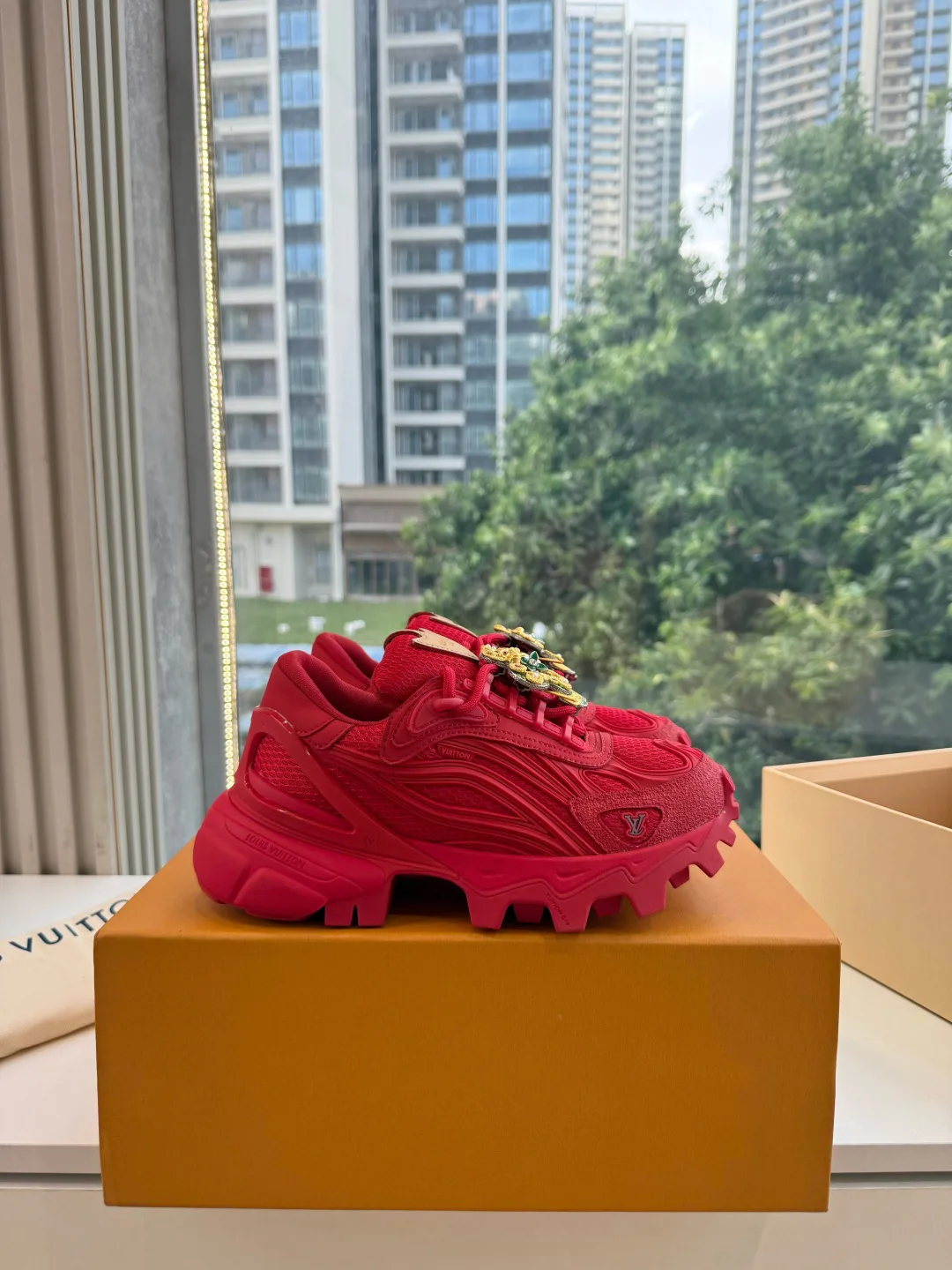 Women's Sneakers LOUIS VUITTON 18053494