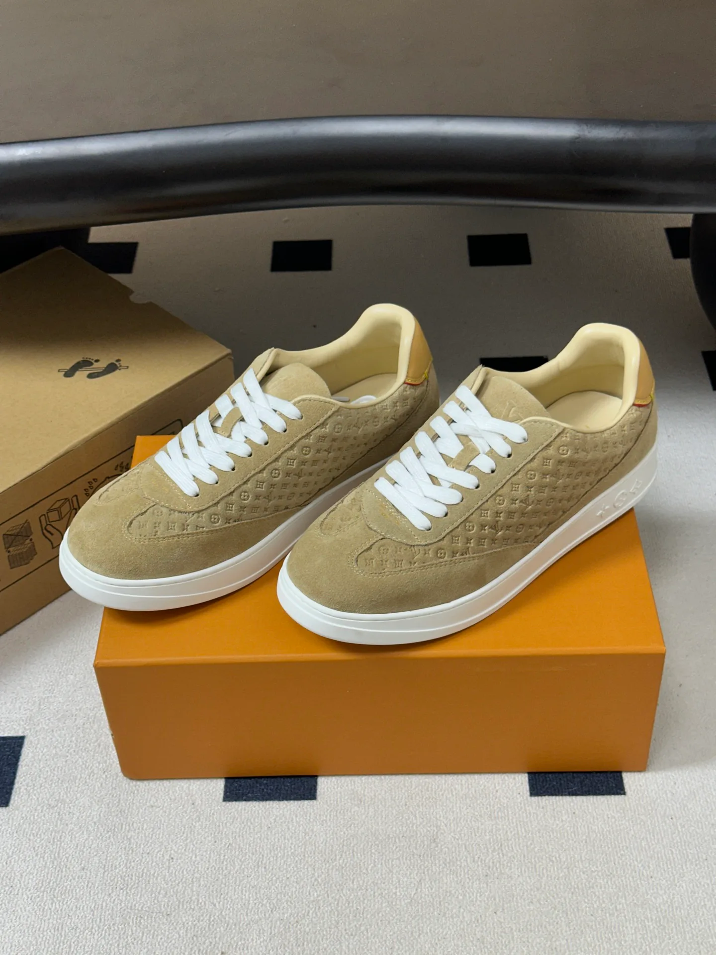 Men's Sneakers LOUIS VUITTON 18340910