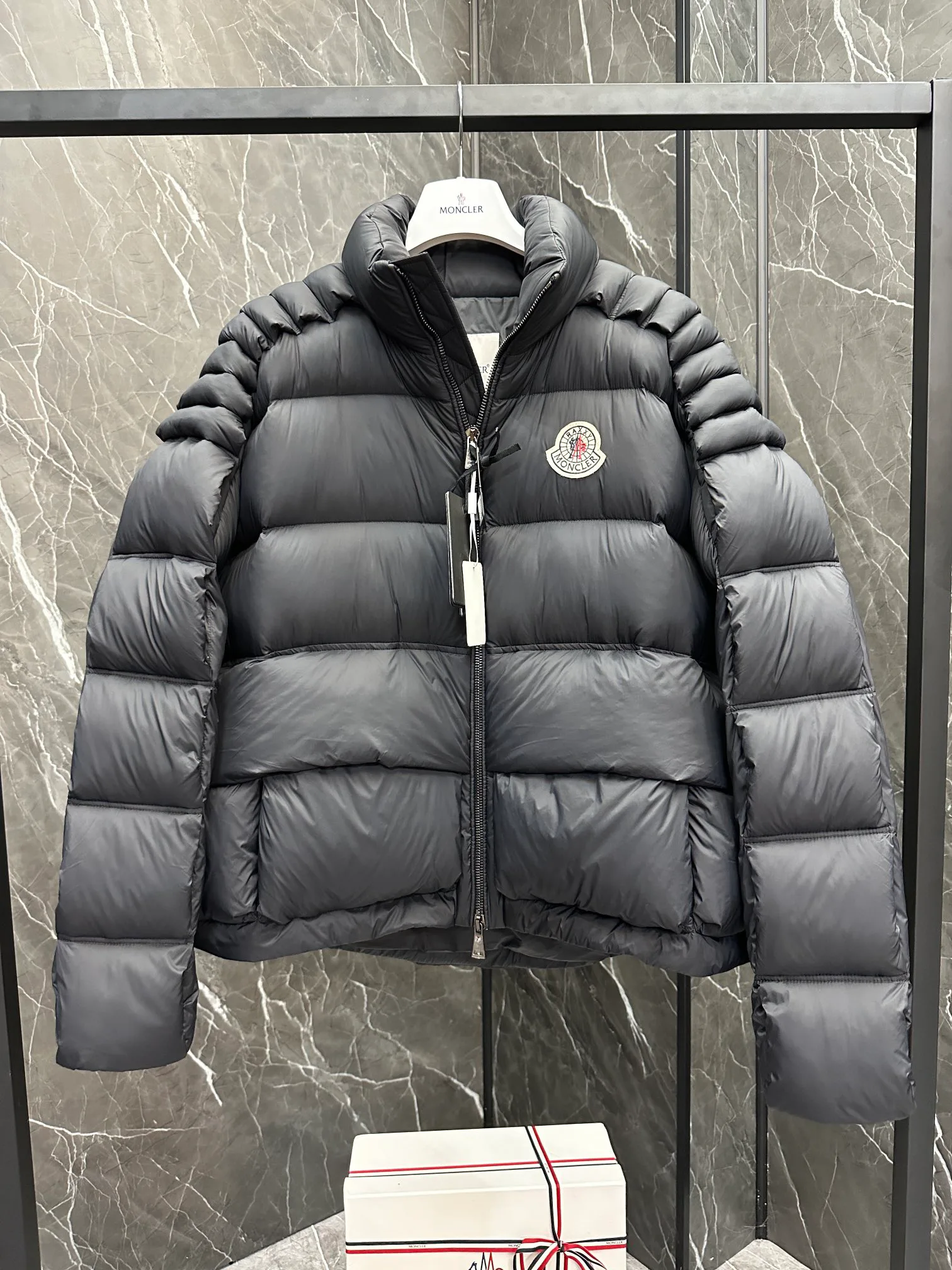 Women's Jackets And Down Jackets MONCLER 18130168