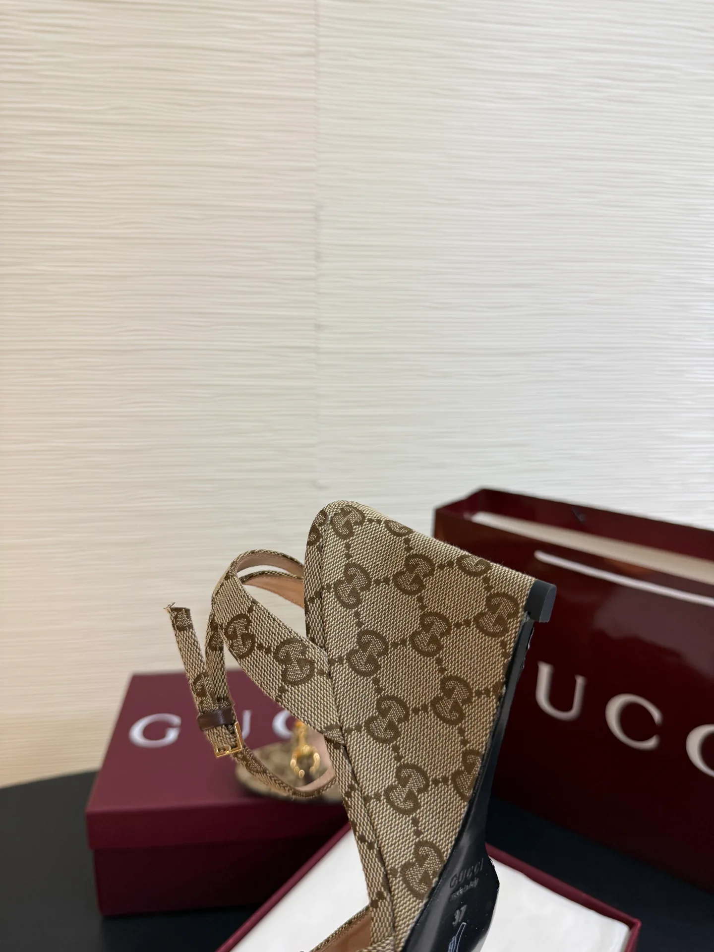 Women's Open-Toe Sandals GUCCI 18071147