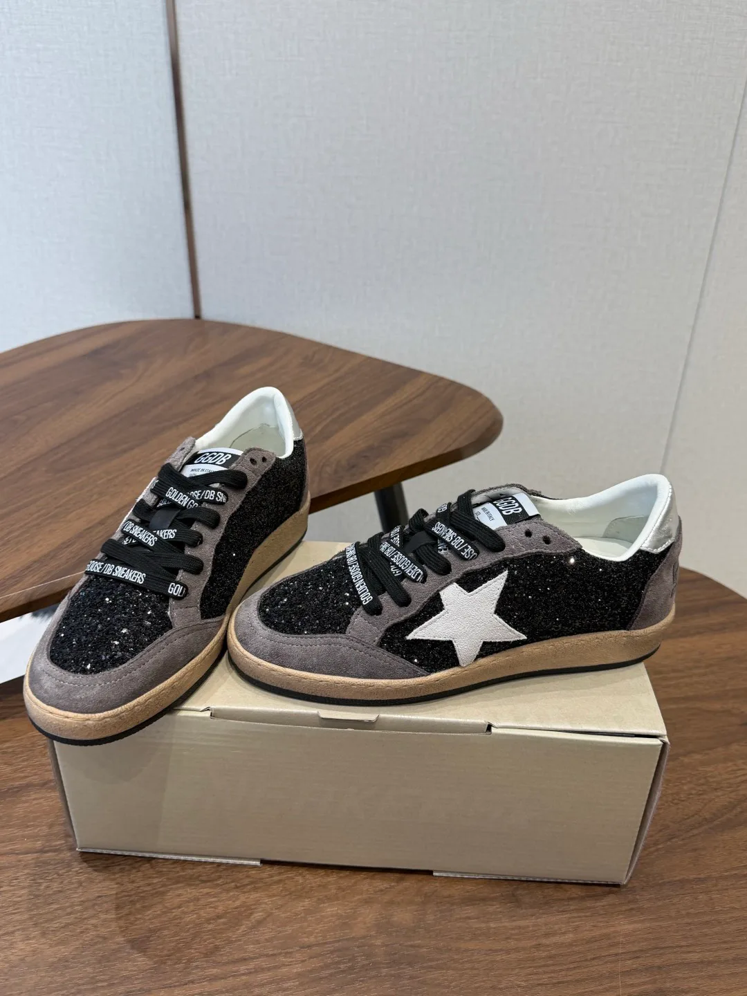 Women's Sneakers GOLDEN GOOSE 18357249
