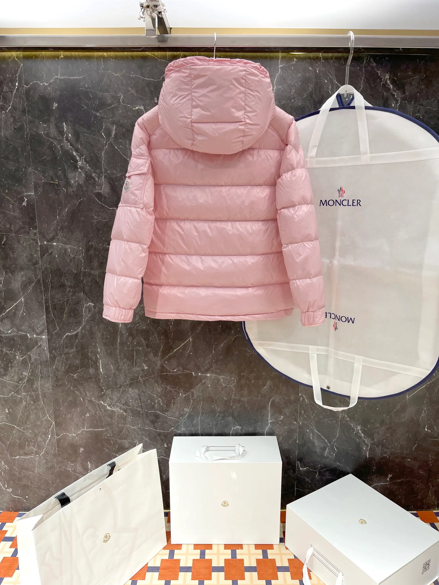 Women's Jackets And Down Jackets MONCLER 18188956