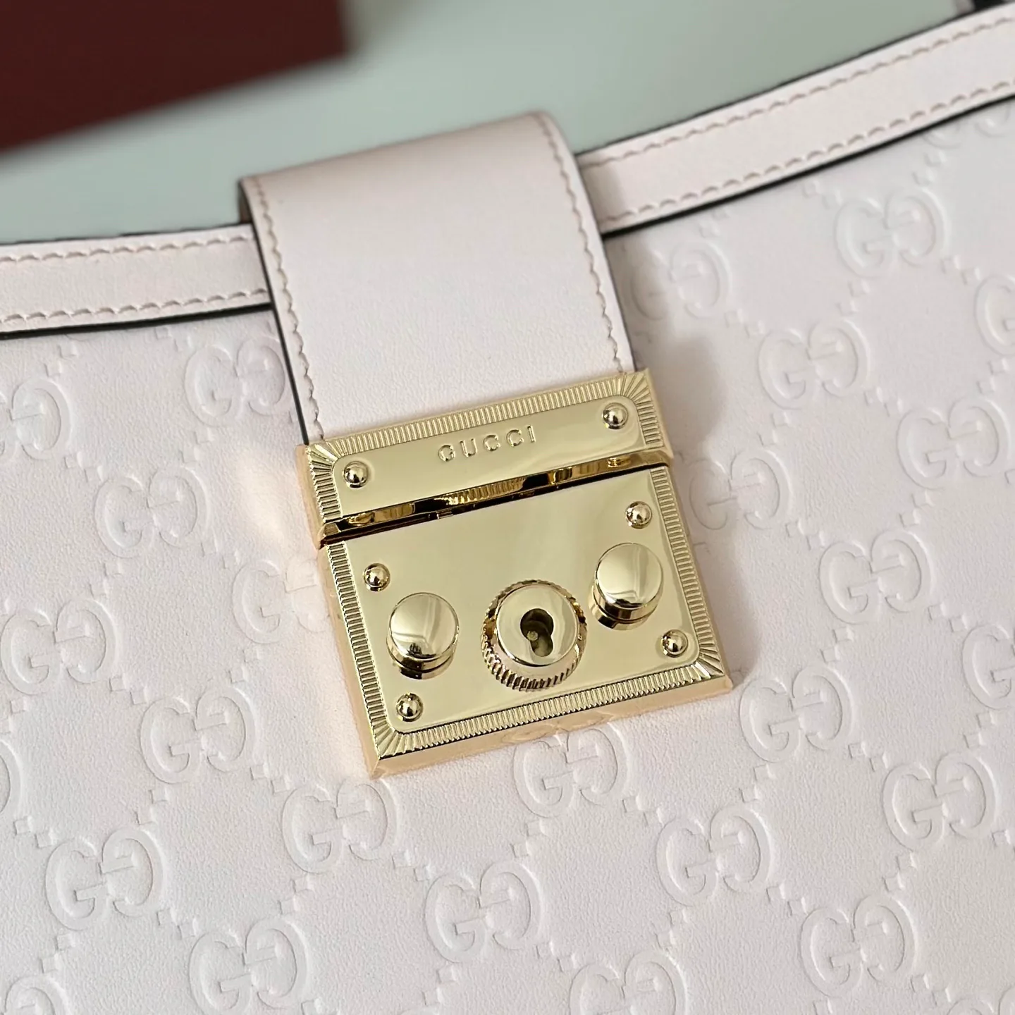 Women's Classic Handbags GUCCI 18310133