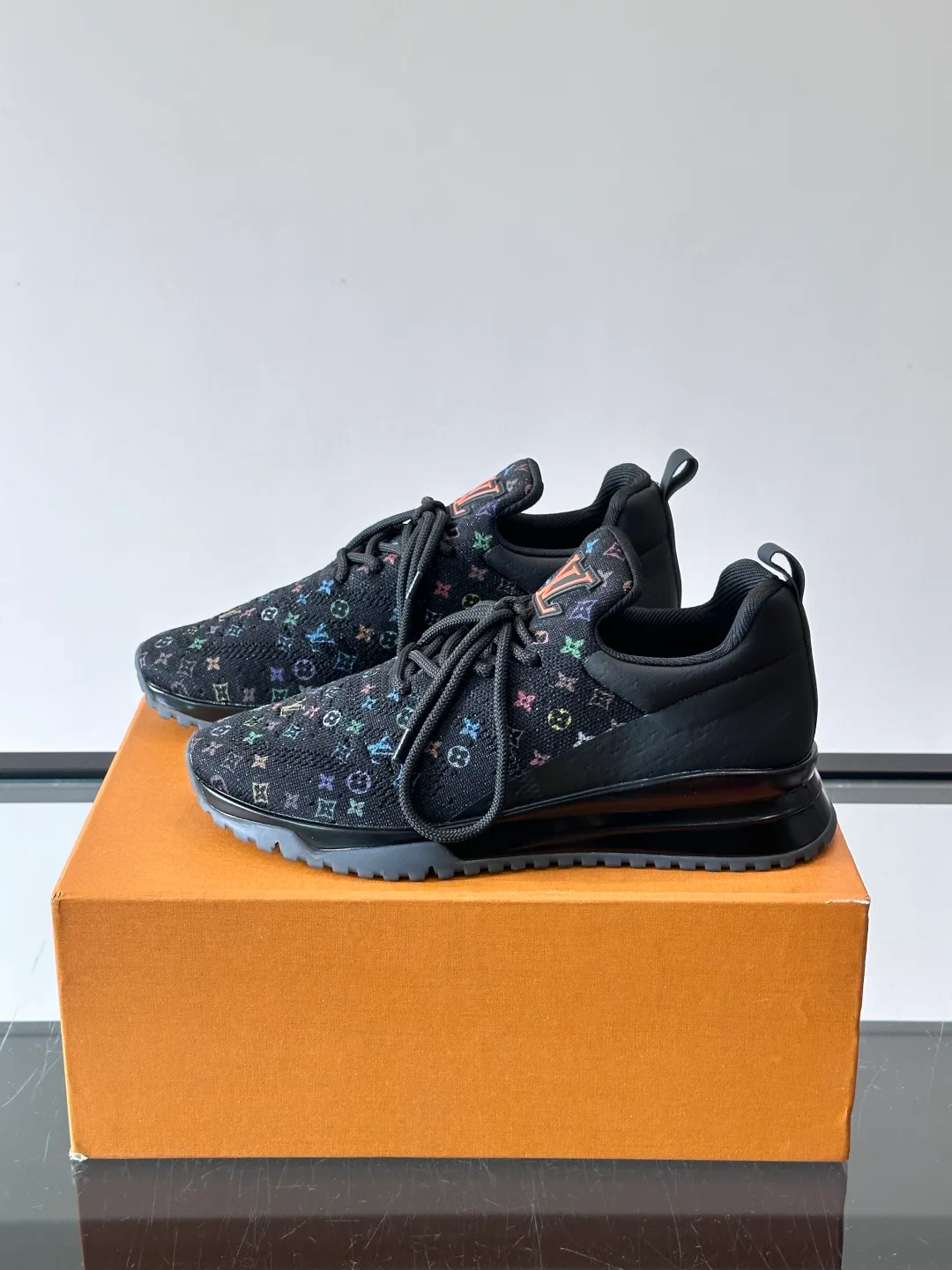 Men's Sneakers LOUIS VUITTON 17588577