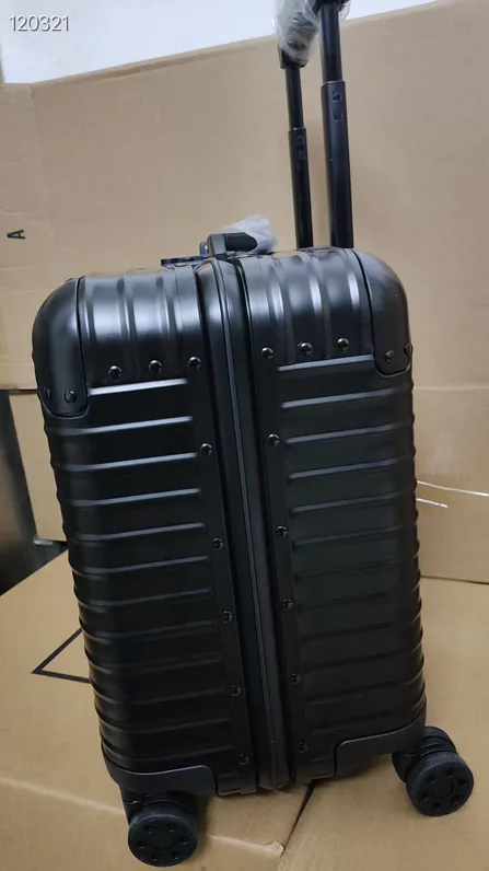 Чемоданы Rimowa 18667631