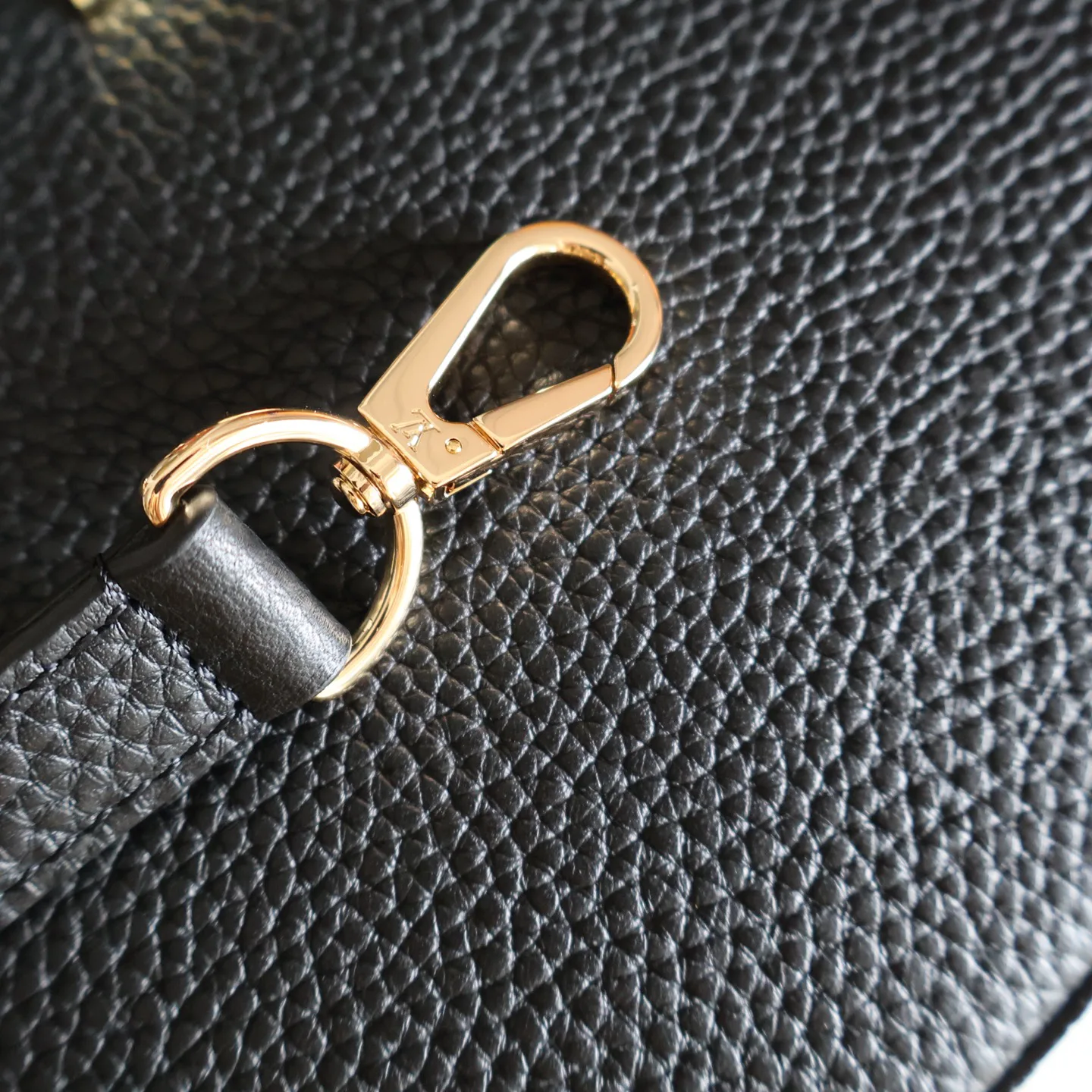 Women's Classic Handbags LOUIS VUITTON 18323041