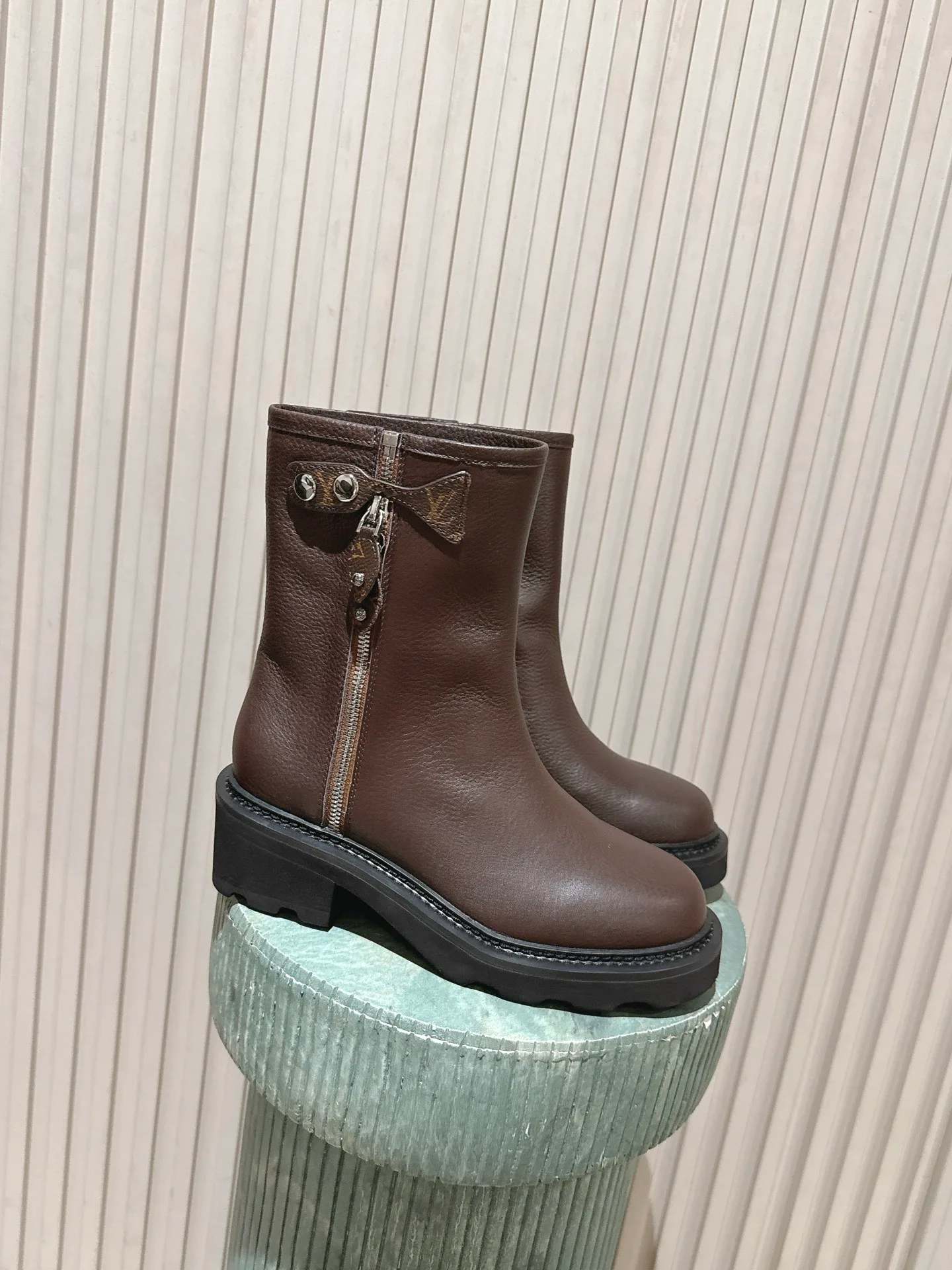 Women's Ankle Boots LOUIS VUITTON 18397747