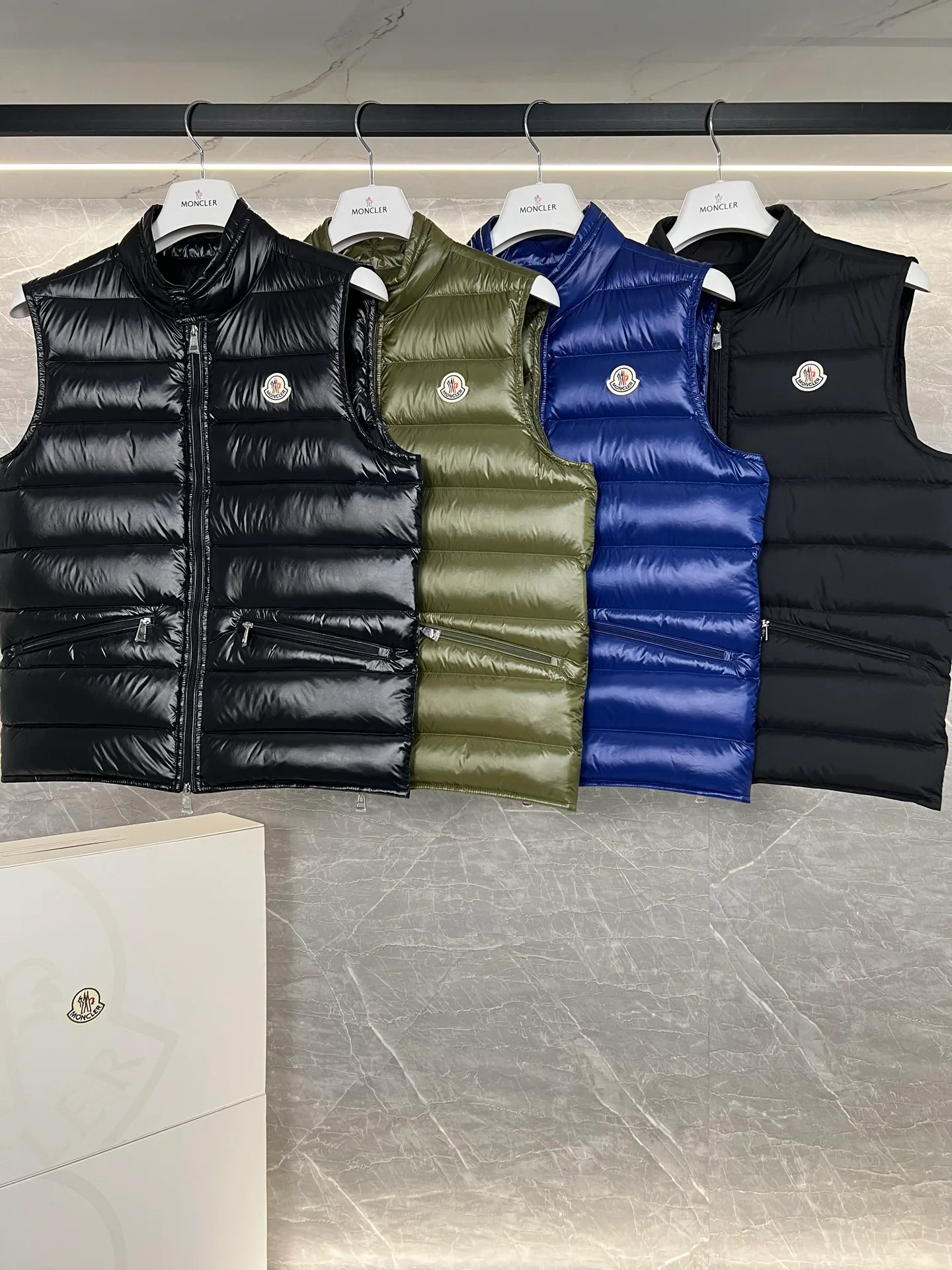 Women's Vests MONCLER 18111342