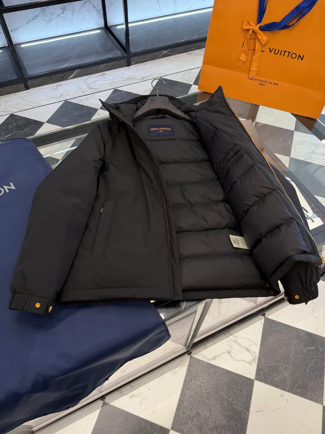 Women's Jackets And Down Jackets LOUIS VUITTON 18007716