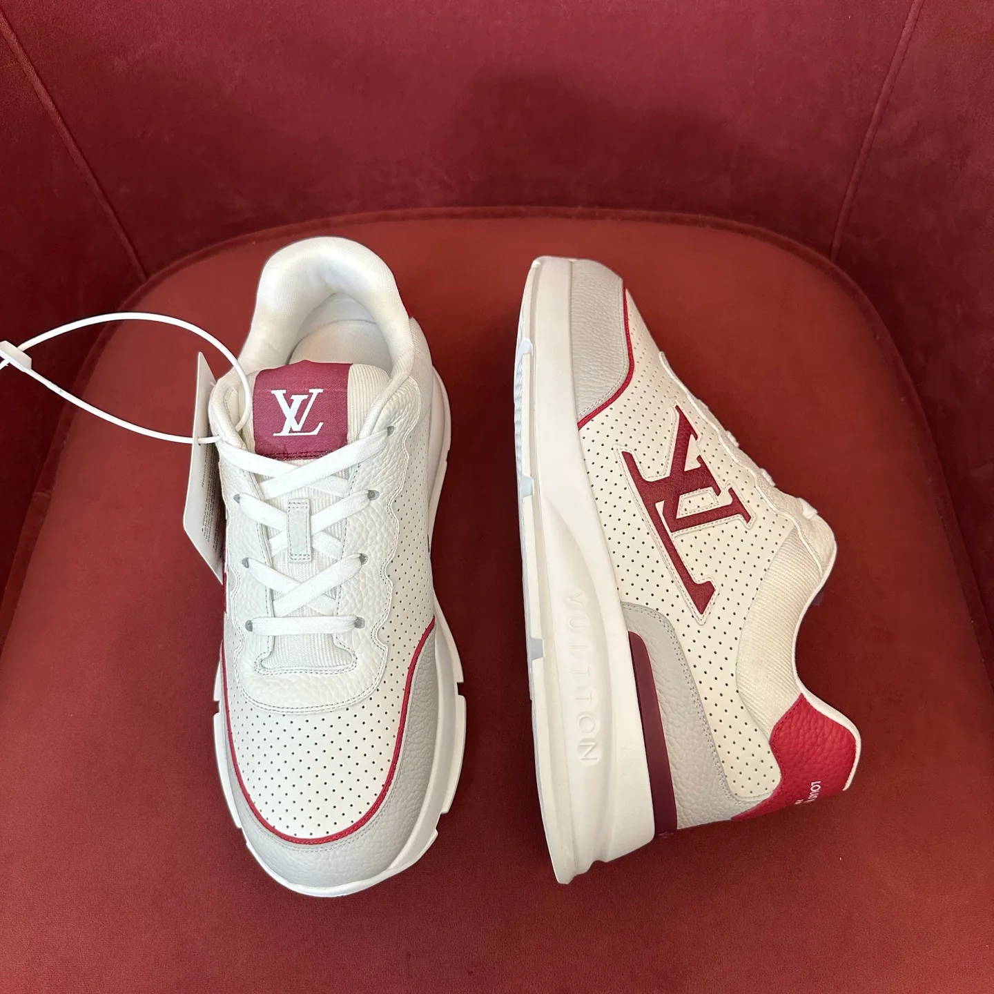 Women's Sneakers LOUIS VUITTON 17460368