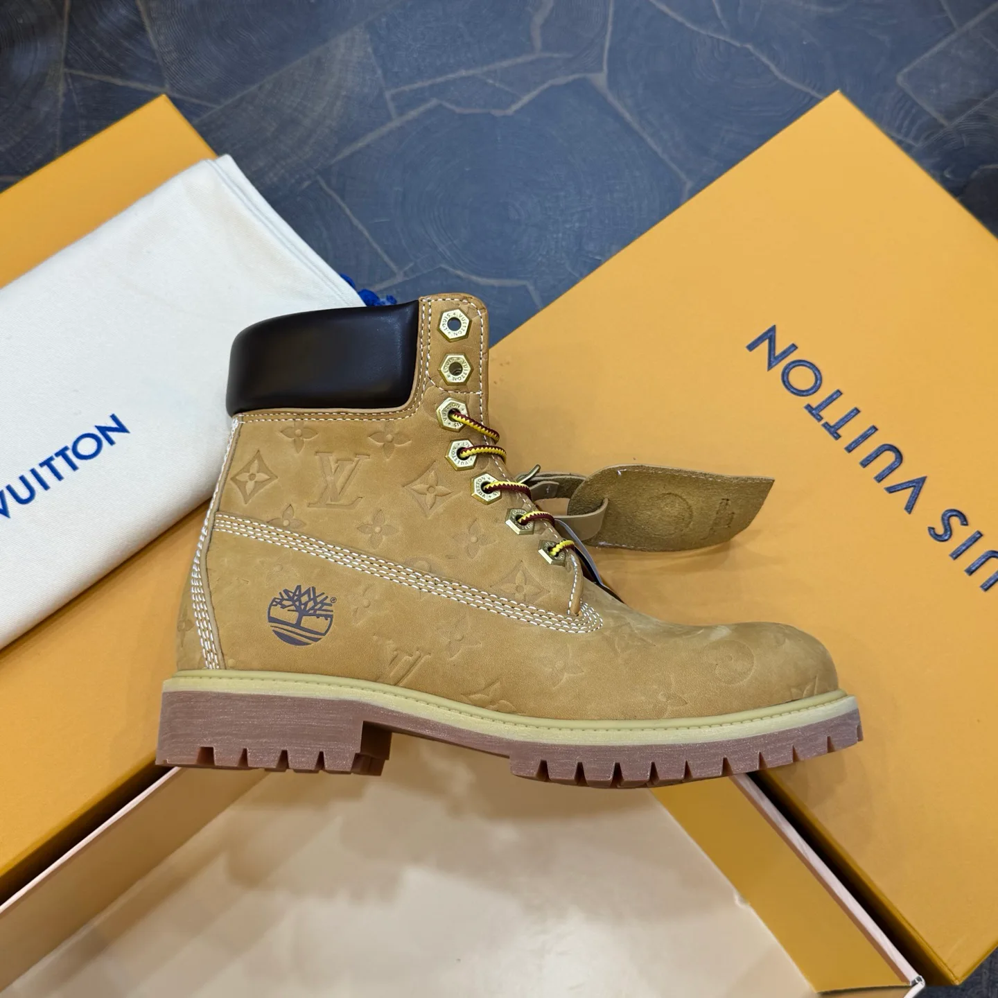 Men's Ankle Boots LOUIS VUITTON 18267070