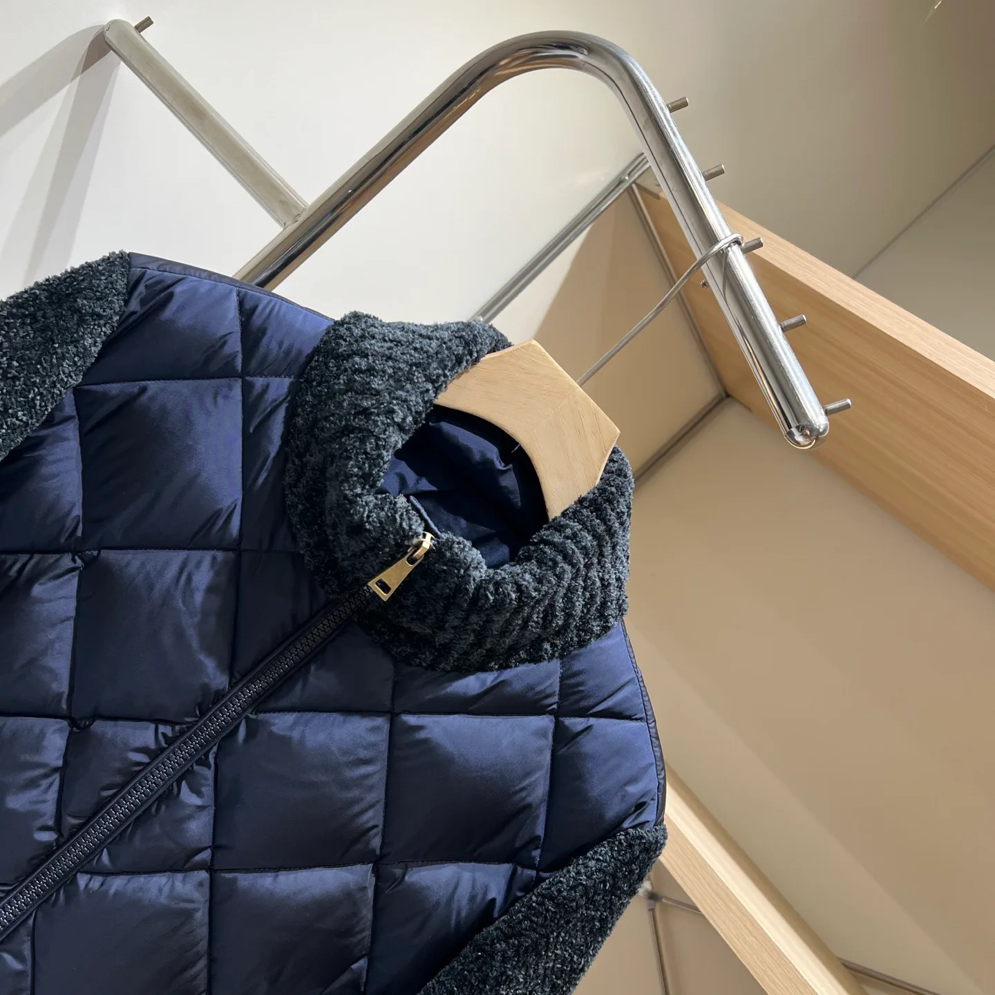 Women's Jackets And Down Jackets MONCLER 18188619